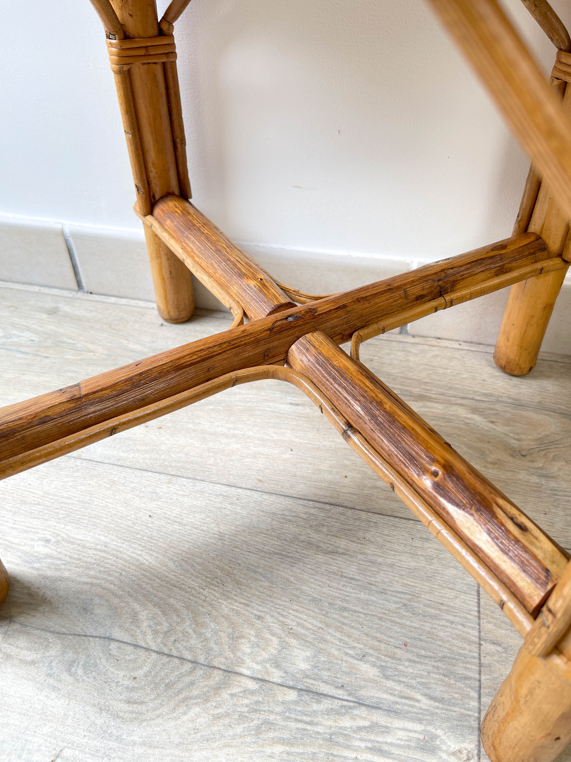 Table d'appoint rotin vintage 1970