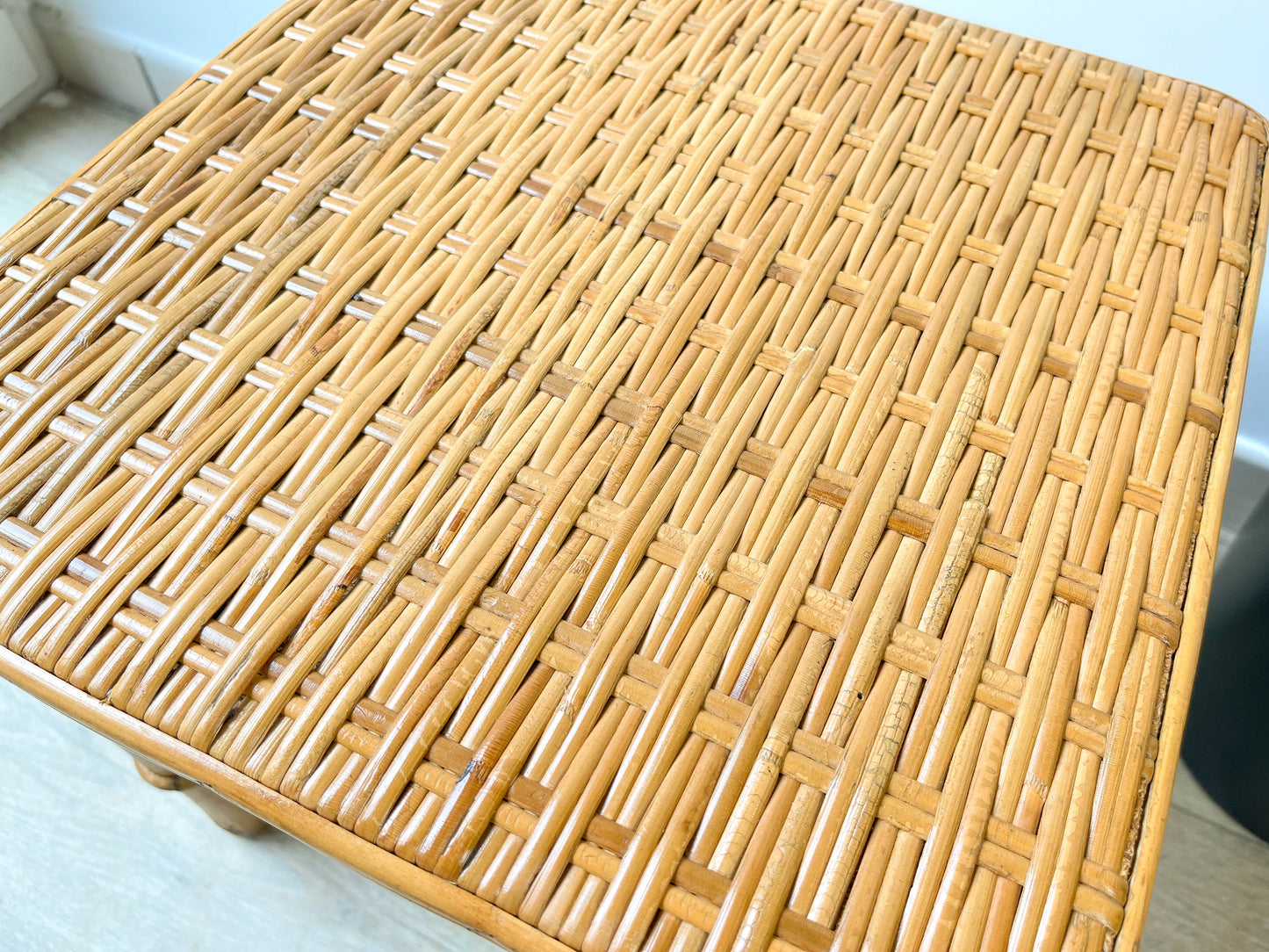 Table d'appoint rotin vintage 1970