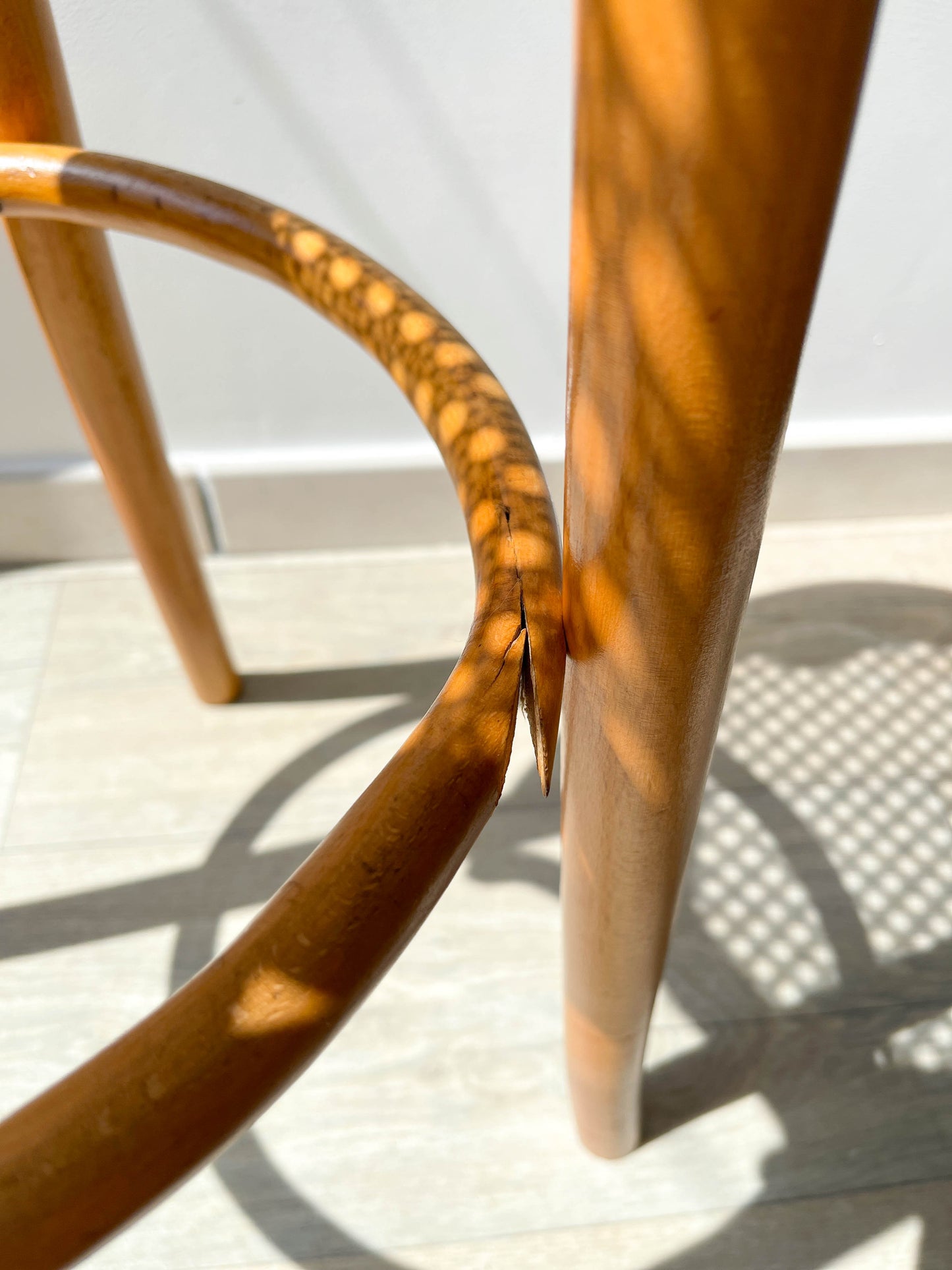 Tabouret de bar en bois courbé et cannage style Thonet, 1950