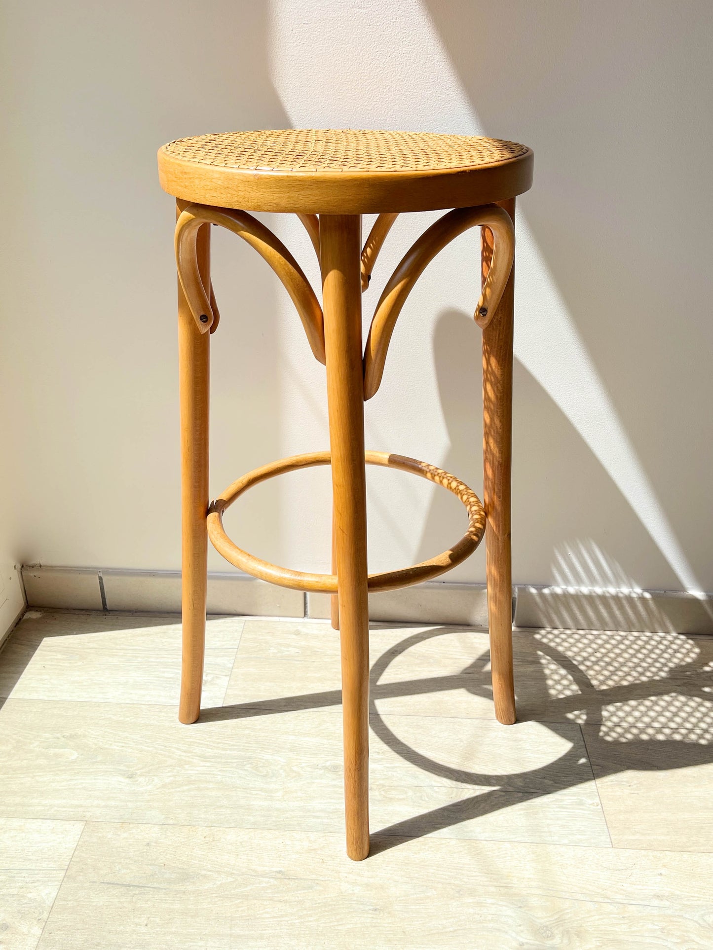 Tabouret de bar en bois courbé et cannage style Thonet, 1950