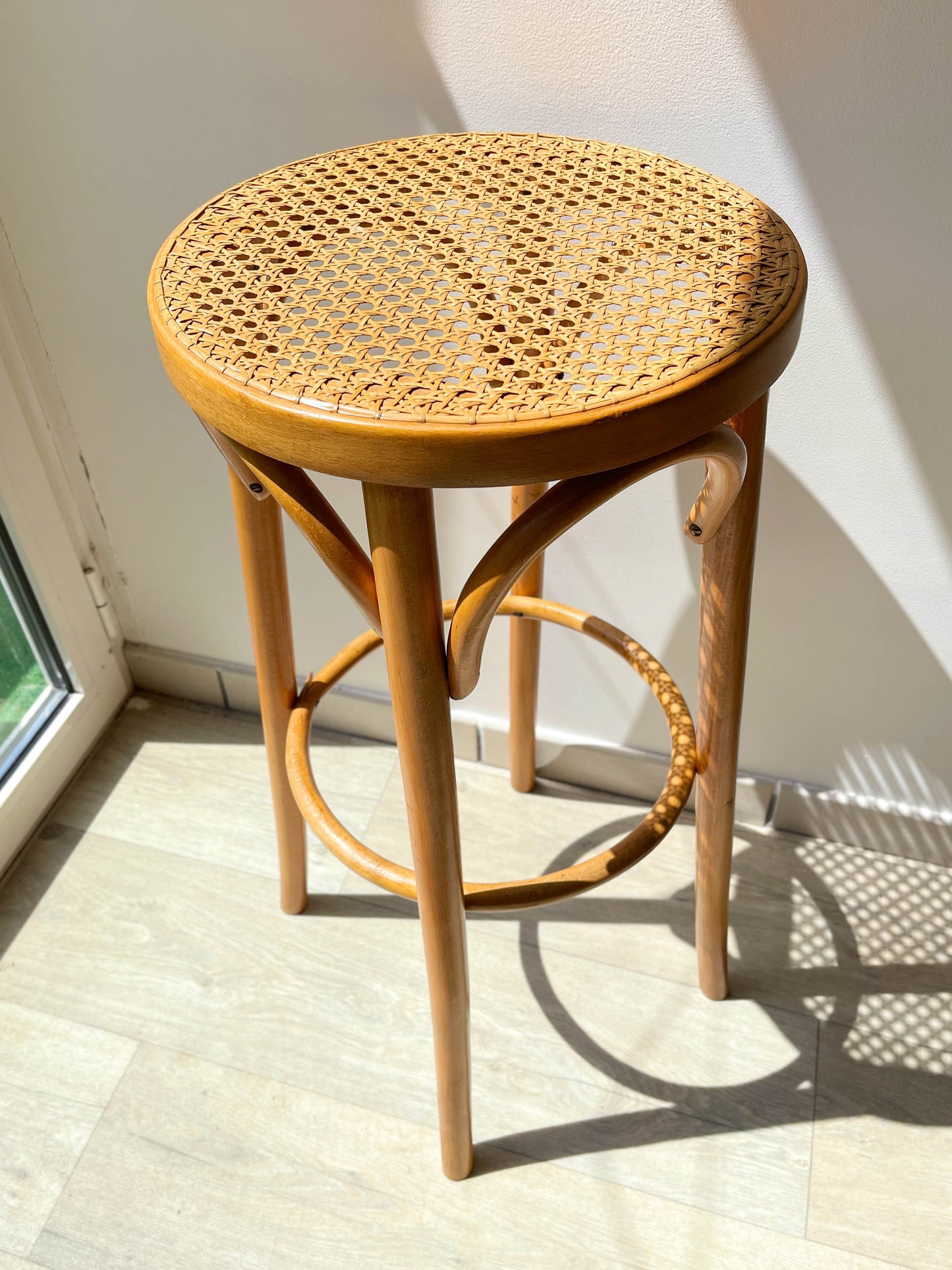 Tabouret de bar en bois courbé et cannage style Thonet, 1950
