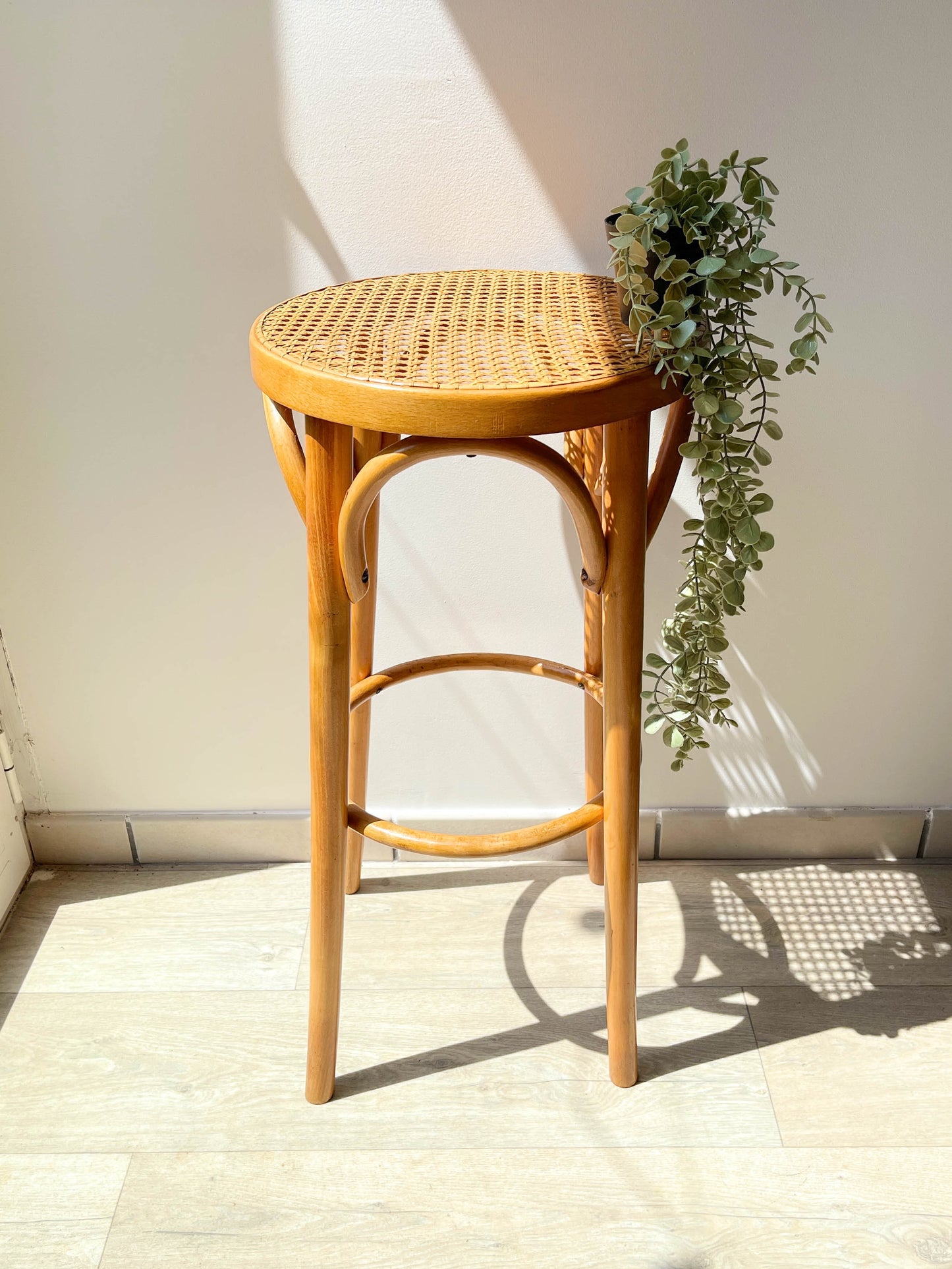Tabouret de bar en bois courbé et cannage style Thonet, 1950