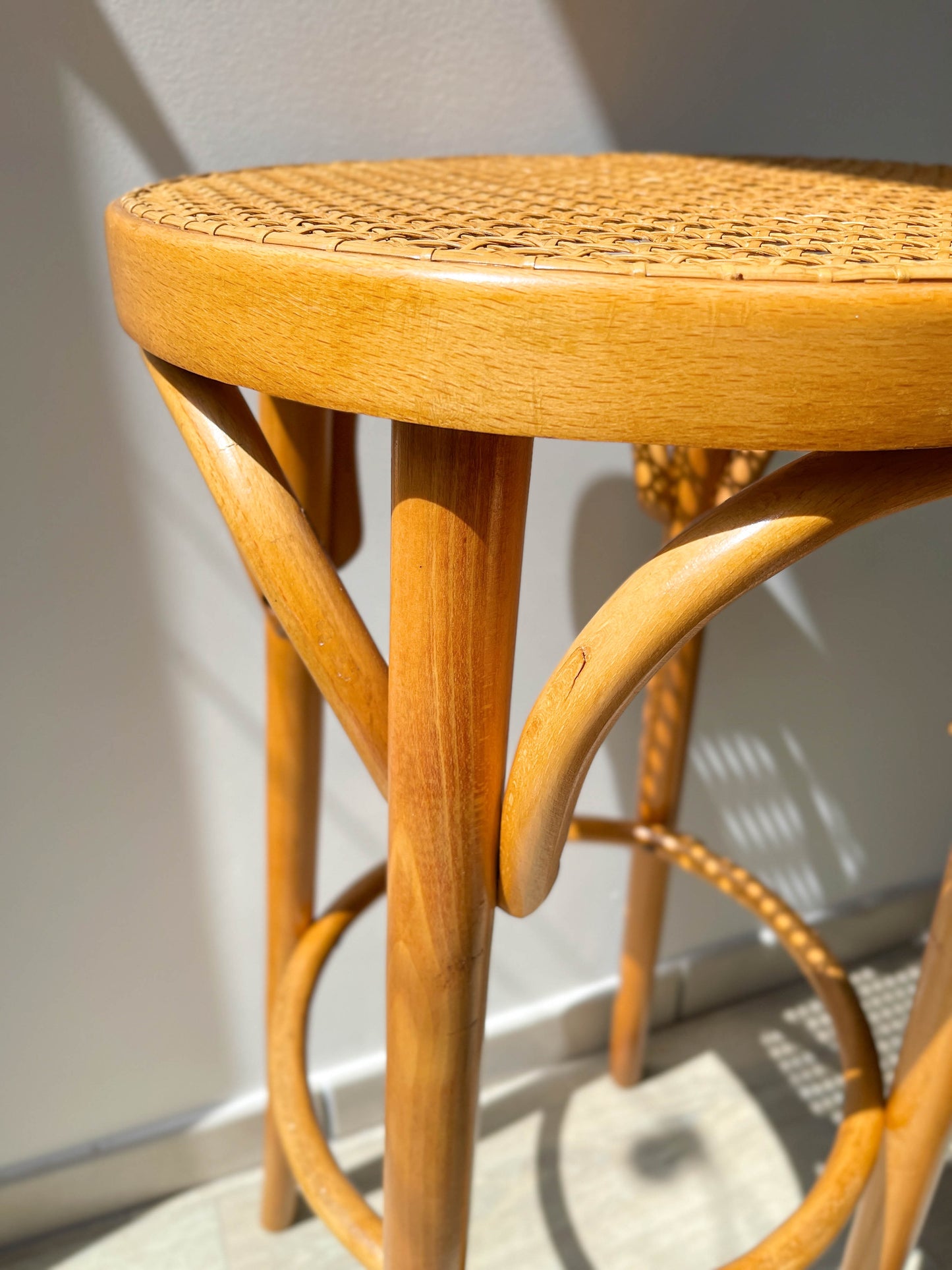 Tabouret de bar en bois courbé et cannage style Thonet, 1950