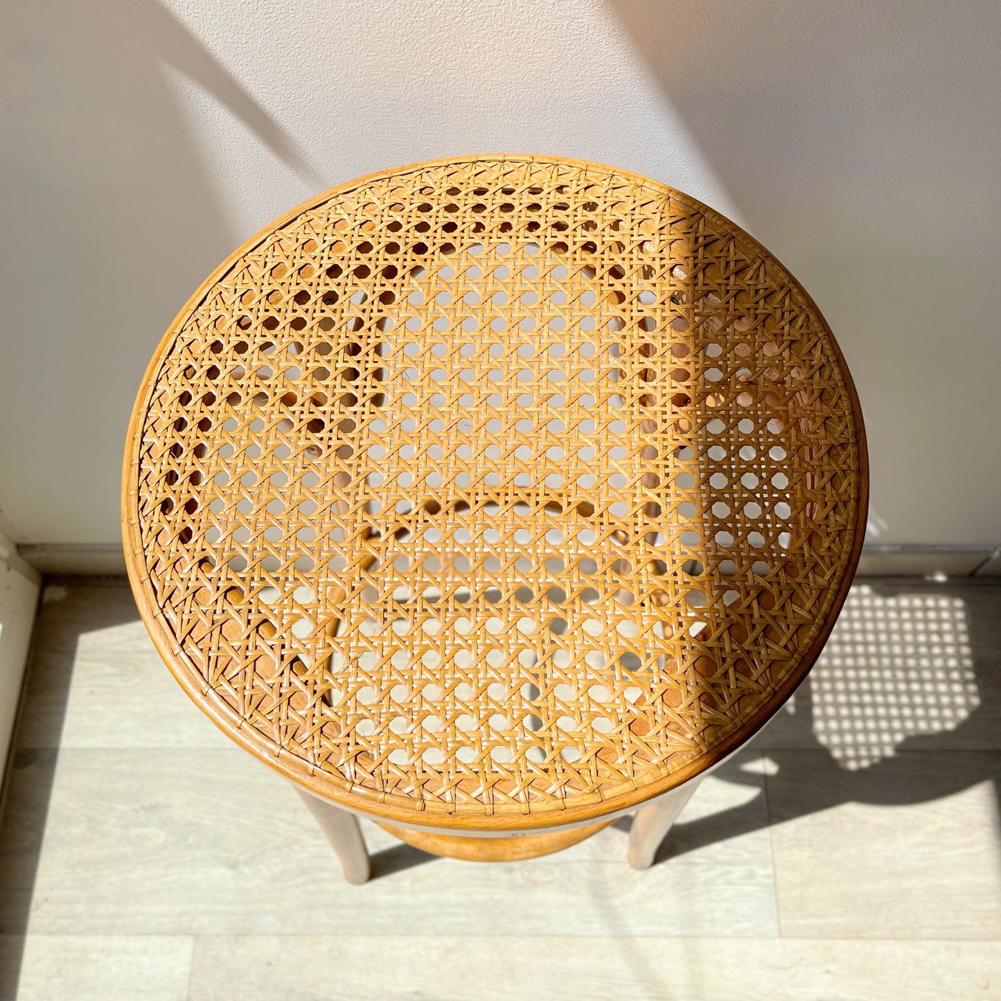 Tabouret de bar en bois courbé et cannage style Thonet, 1950