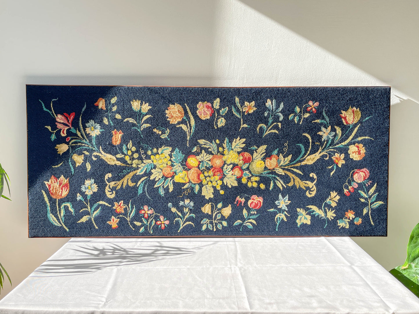 Grande tapisserie canevas vintage motif fleuri 1970