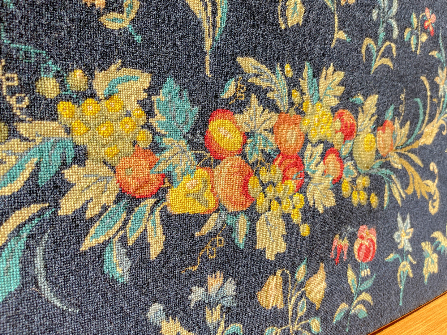 Large vintage tapestry with floral pattern from the 1970s.