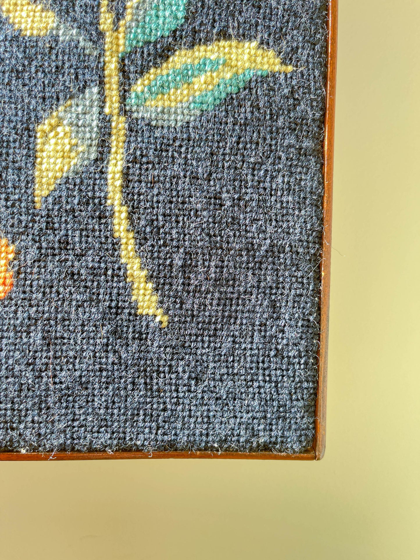 Grande tapisserie canevas vintage motif fleuri 1970