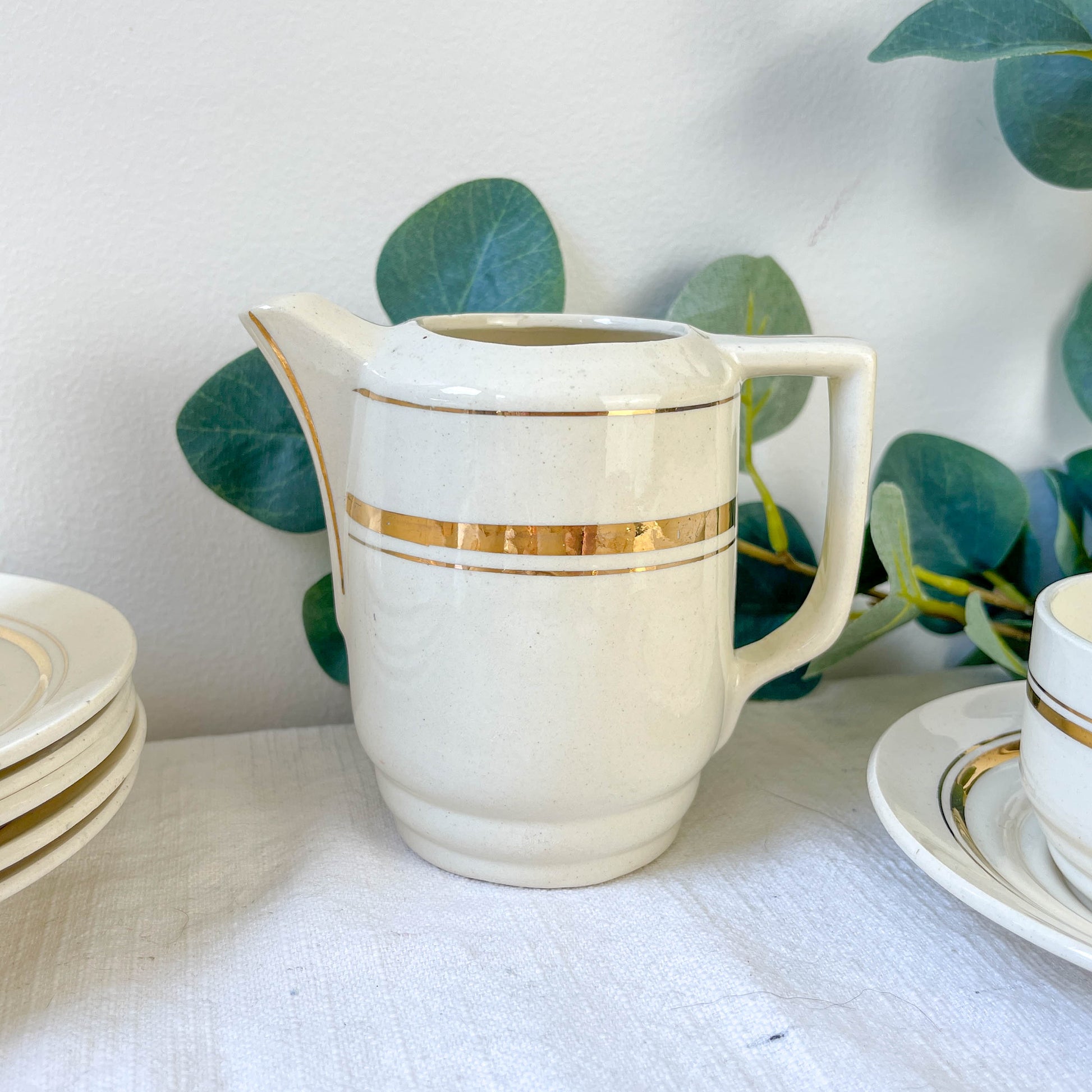 Service à café St Amand 10 personnes – Porcelaine vintage blanche et dorée