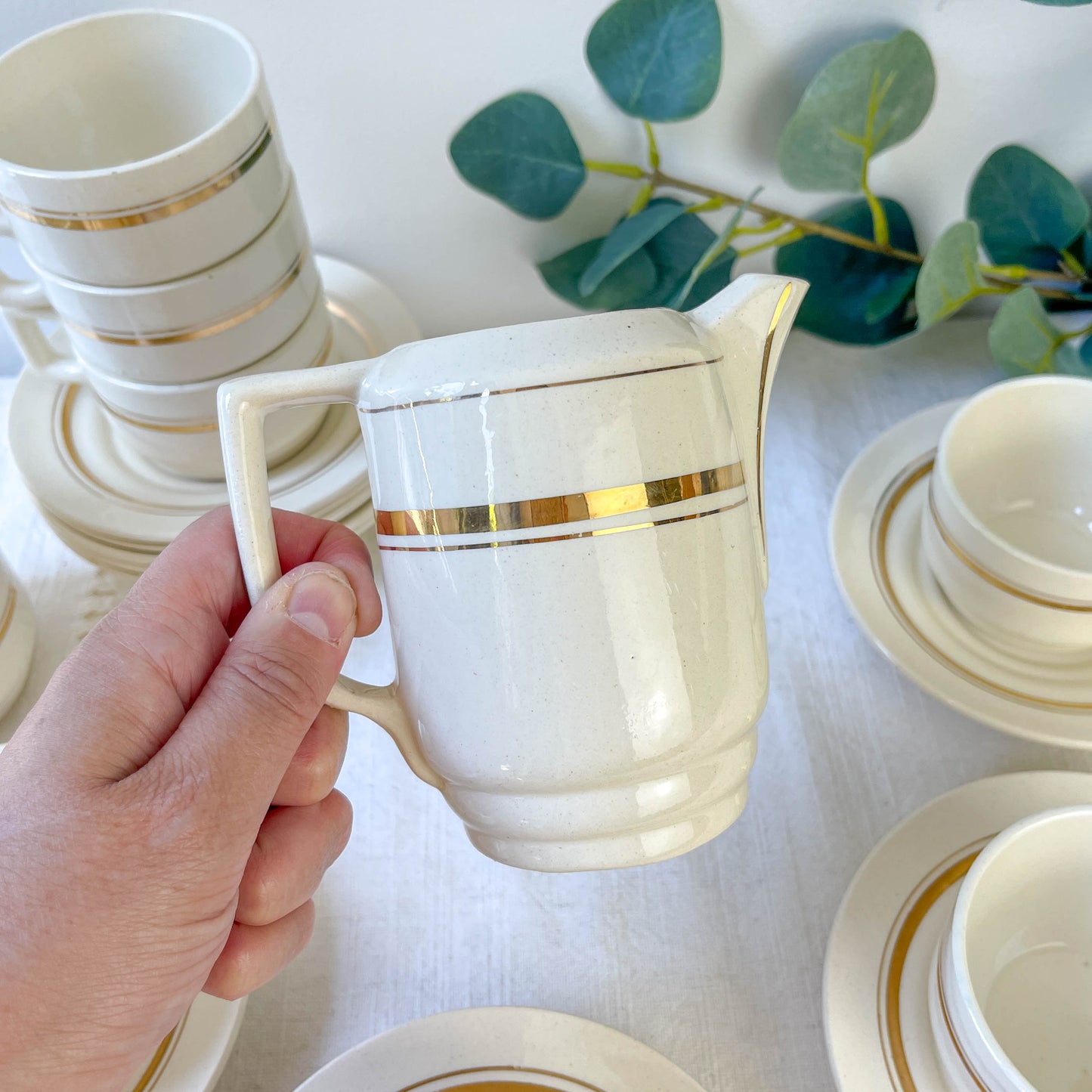 Service à café St Amand 10 personnes – Porcelaine vintage blanche et dorée