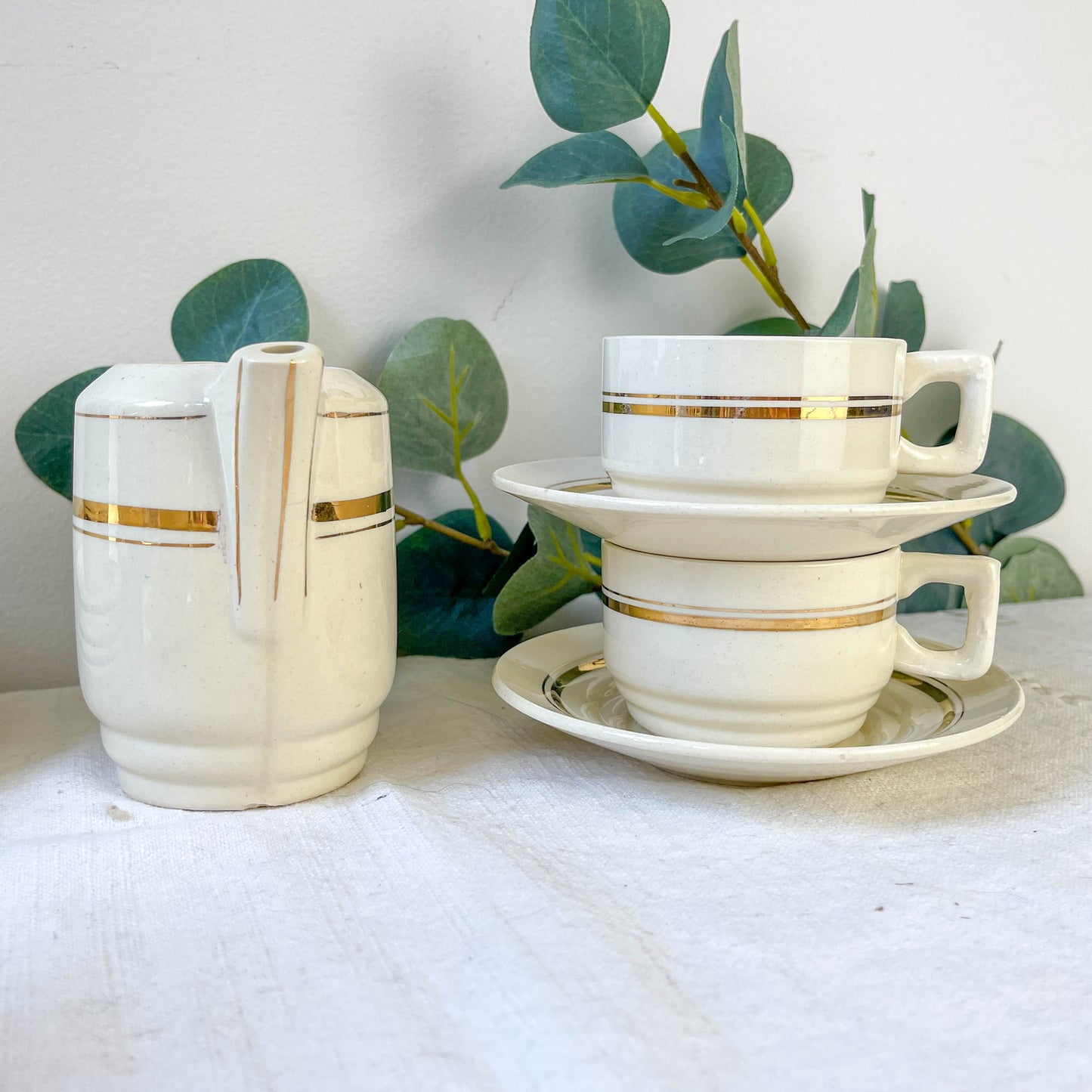 Service à café St Amand 10 personnes – Porcelaine vintage blanche et dorée