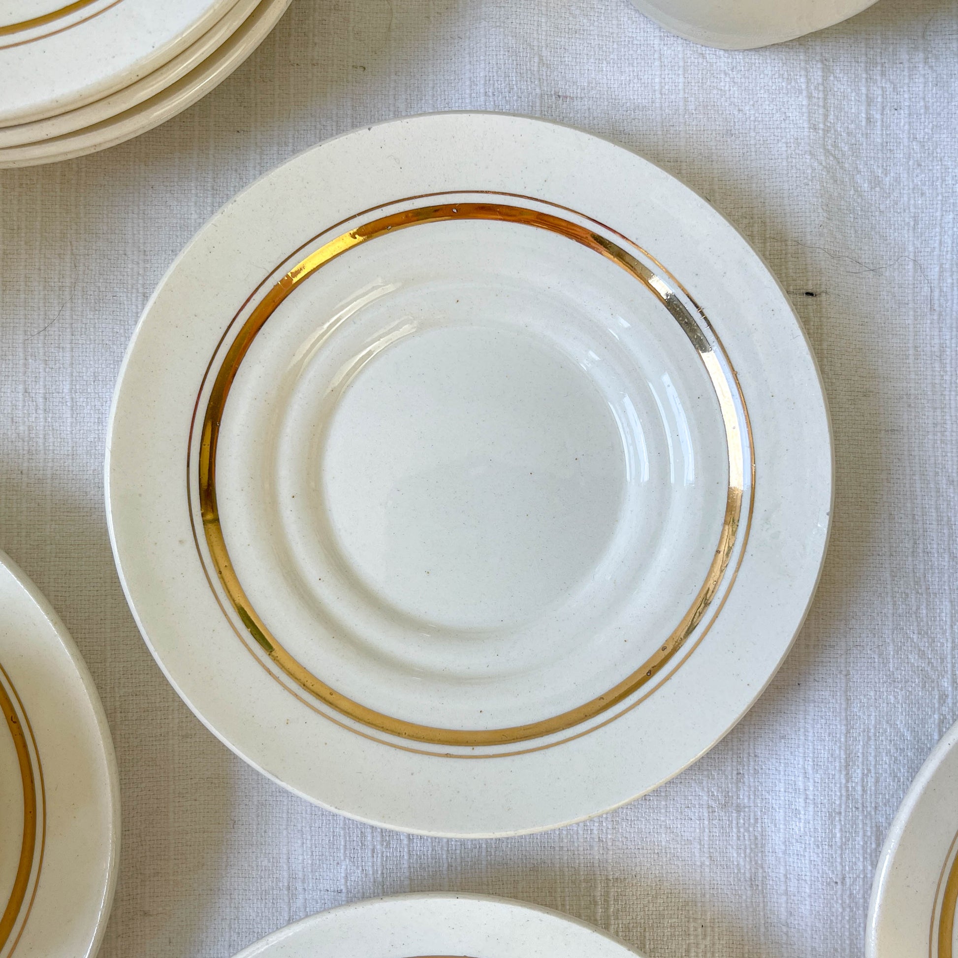 Service à café St Amand 10 personnes – Porcelaine vintage blanche et dorée