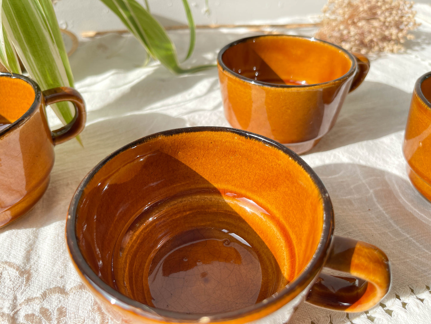 4 Tasses à café/thé vintage en faïence caramel noir