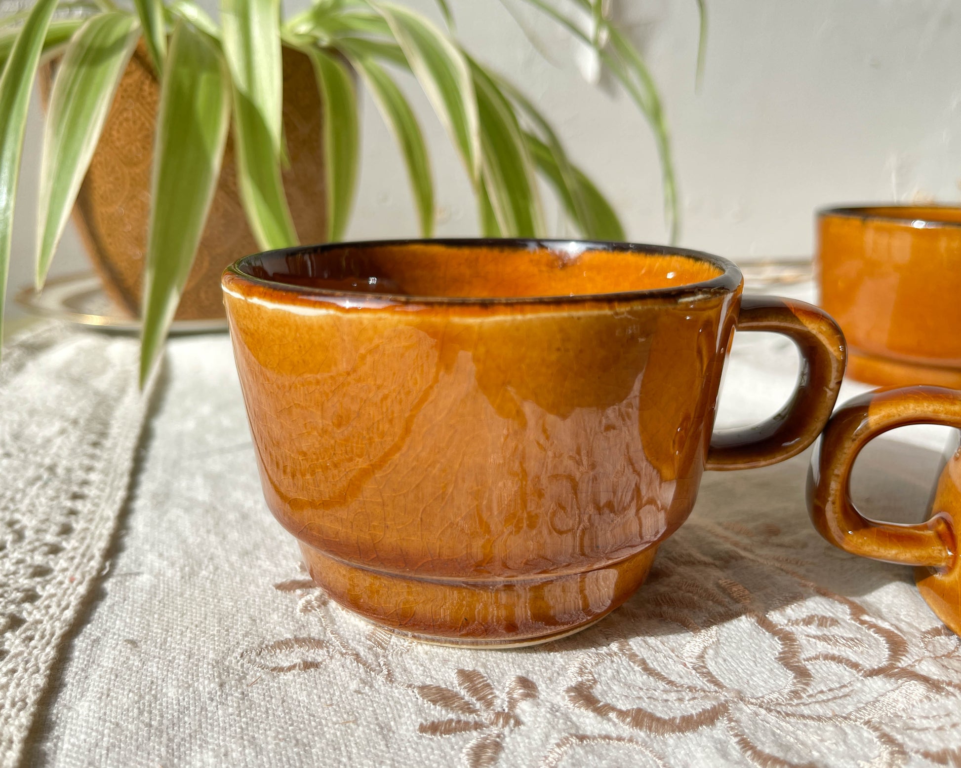 4 Tasses à café/thé vintage en faïence caramel noir