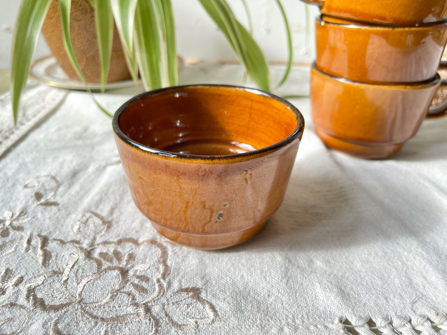 4 Tasses à café/thé vintage en faïence caramel noir