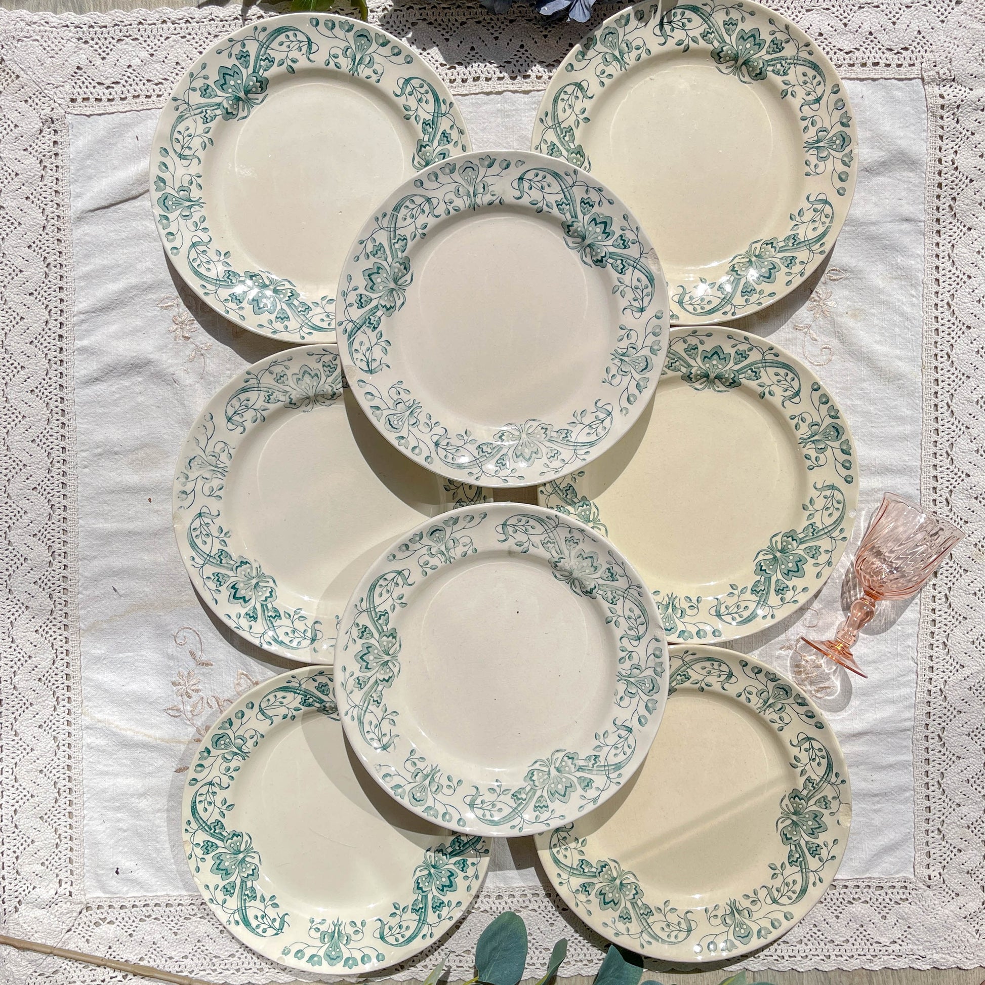 Lot de 8 Assiettes Plates Anciennes Terre de Fer "Figuig" – Longchamp XIXe