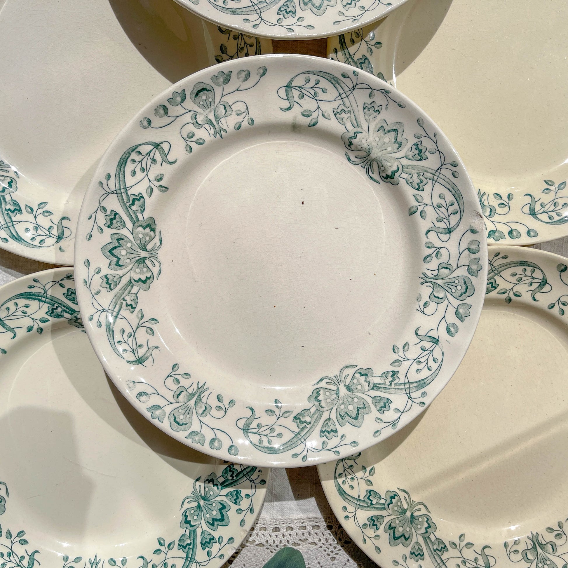 Lot de 8 Assiettes Plates Anciennes Terre de Fer "Figuig" – Longchamp XIXe