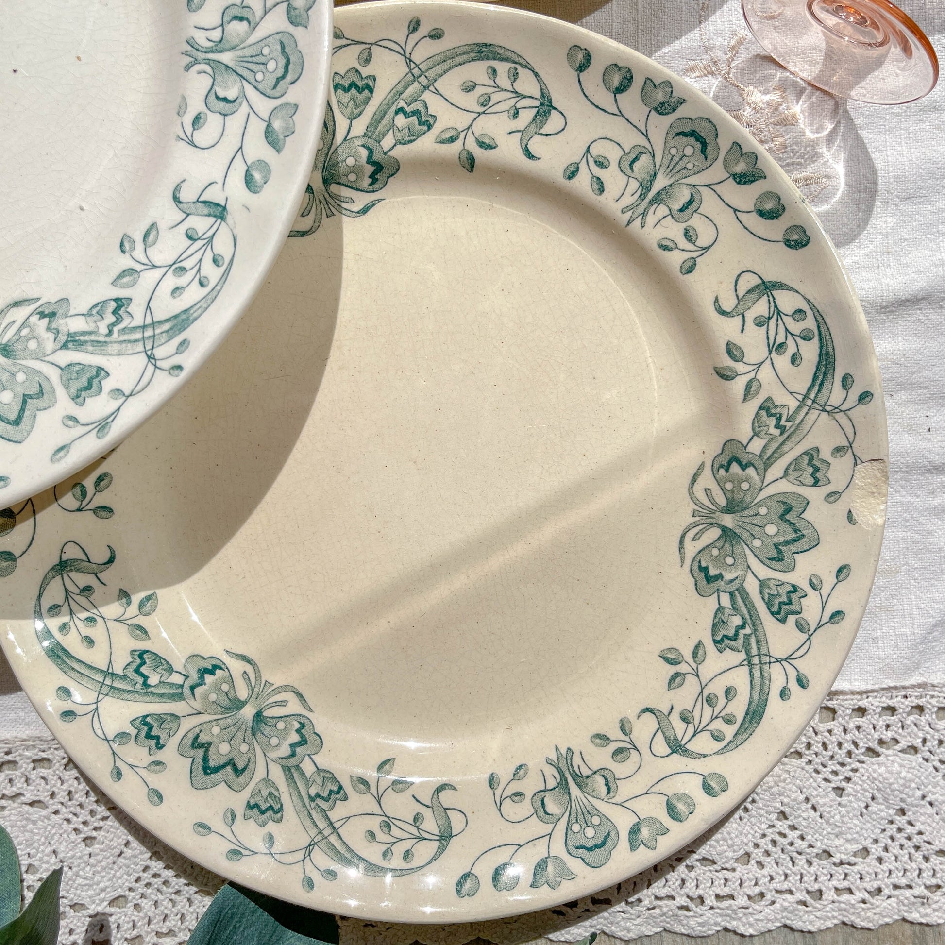 Lot de 8 Assiettes Plates Anciennes Terre de Fer "Figuig" – Longchamp XIXe