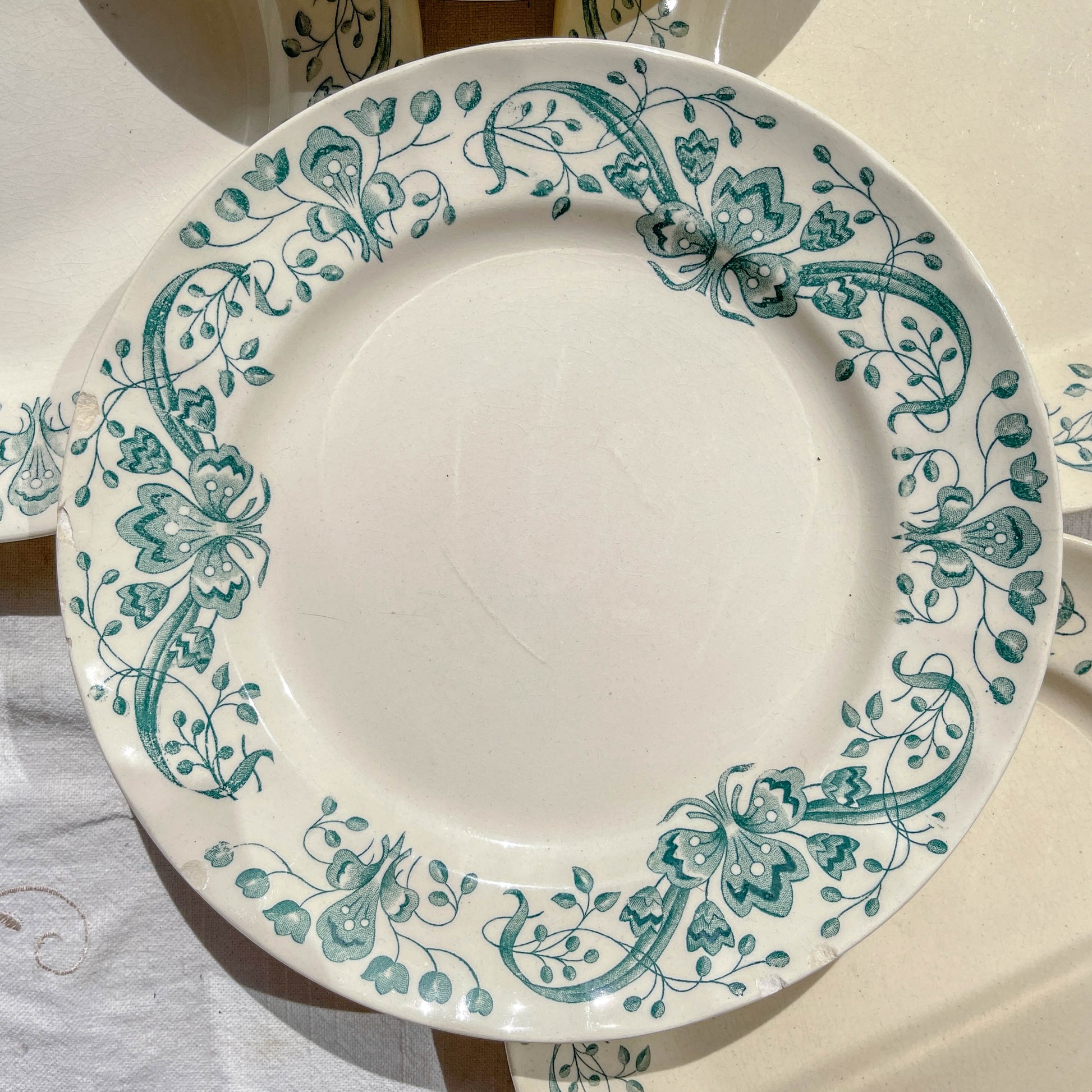 Lot de 8 Assiettes Plates Anciennes Terre de Fer "Figuig" – Longchamp XIXe