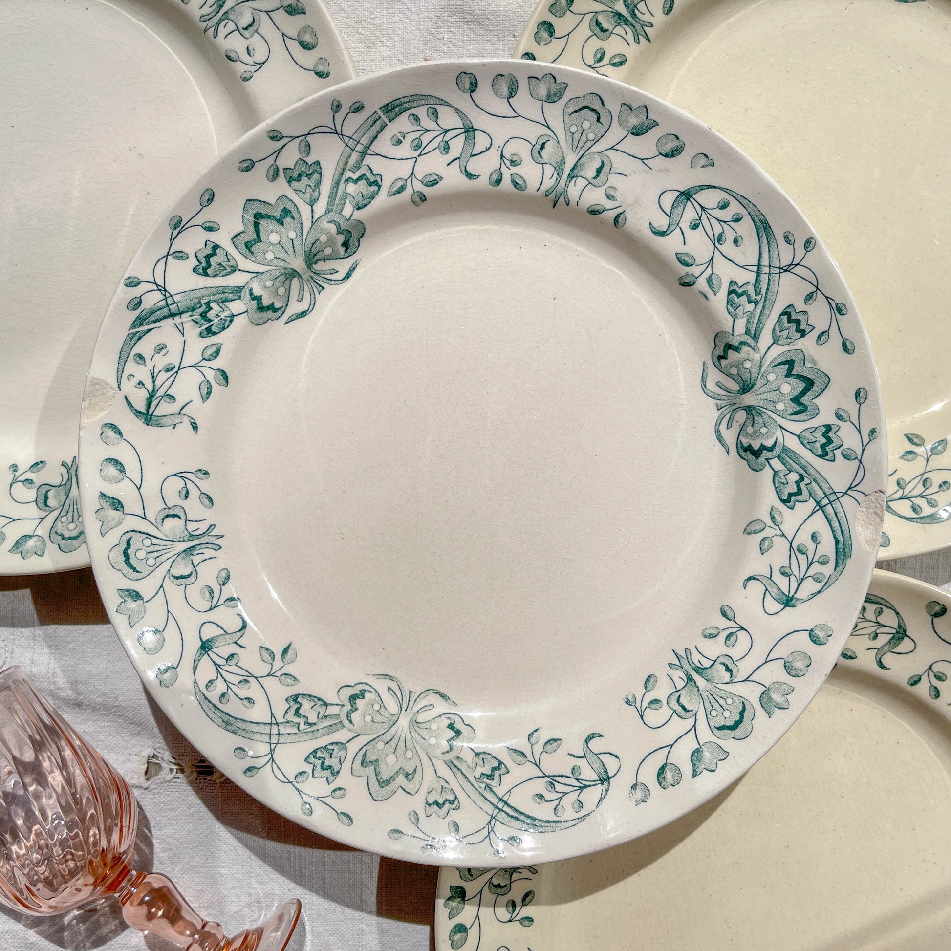 Lot de 8 Assiettes Plates Anciennes Terre de Fer "Figuig" – Longchamp XIXe