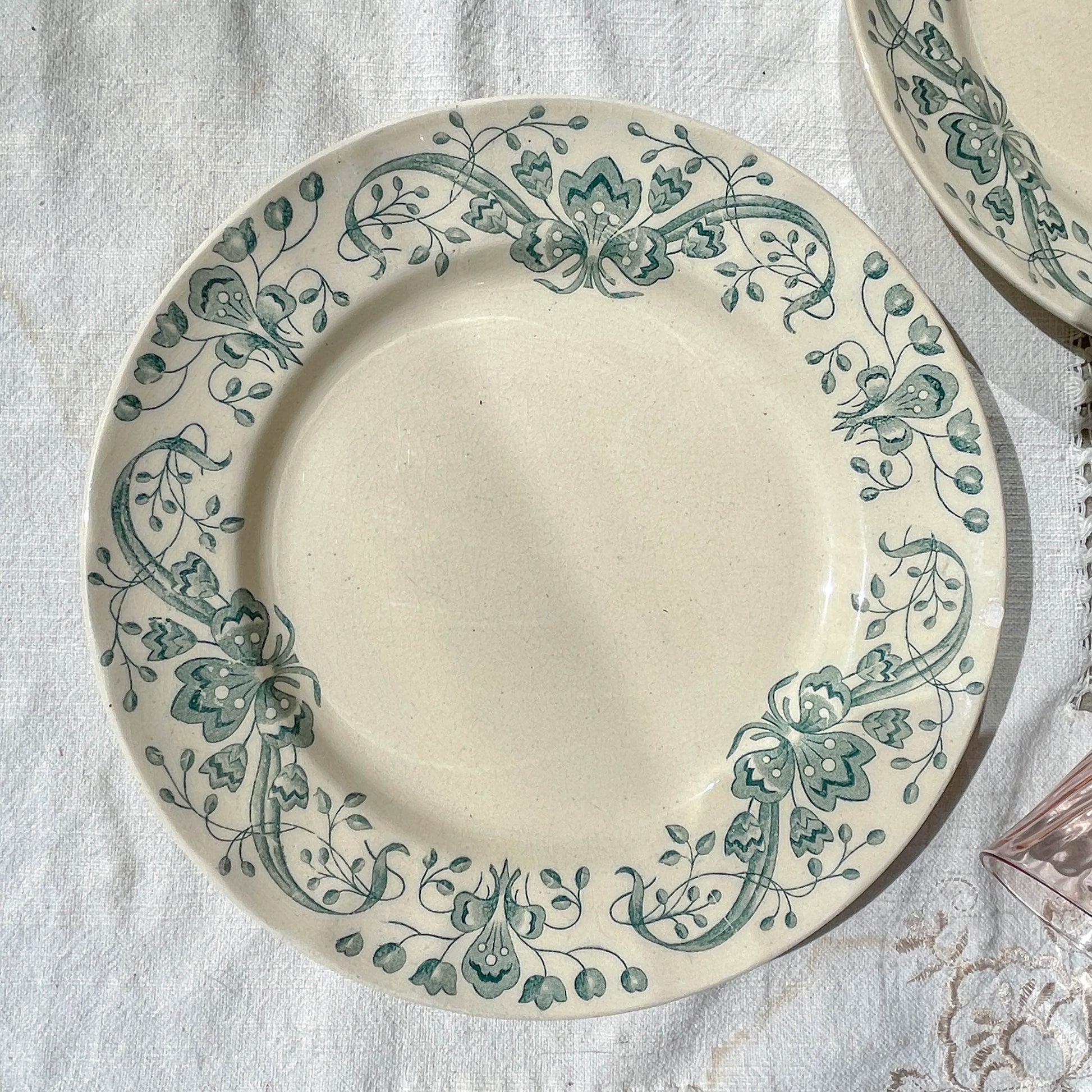 Lot de 8 Assiettes Plates Anciennes Terre de Fer "Figuig" – Longchamp XIXe
