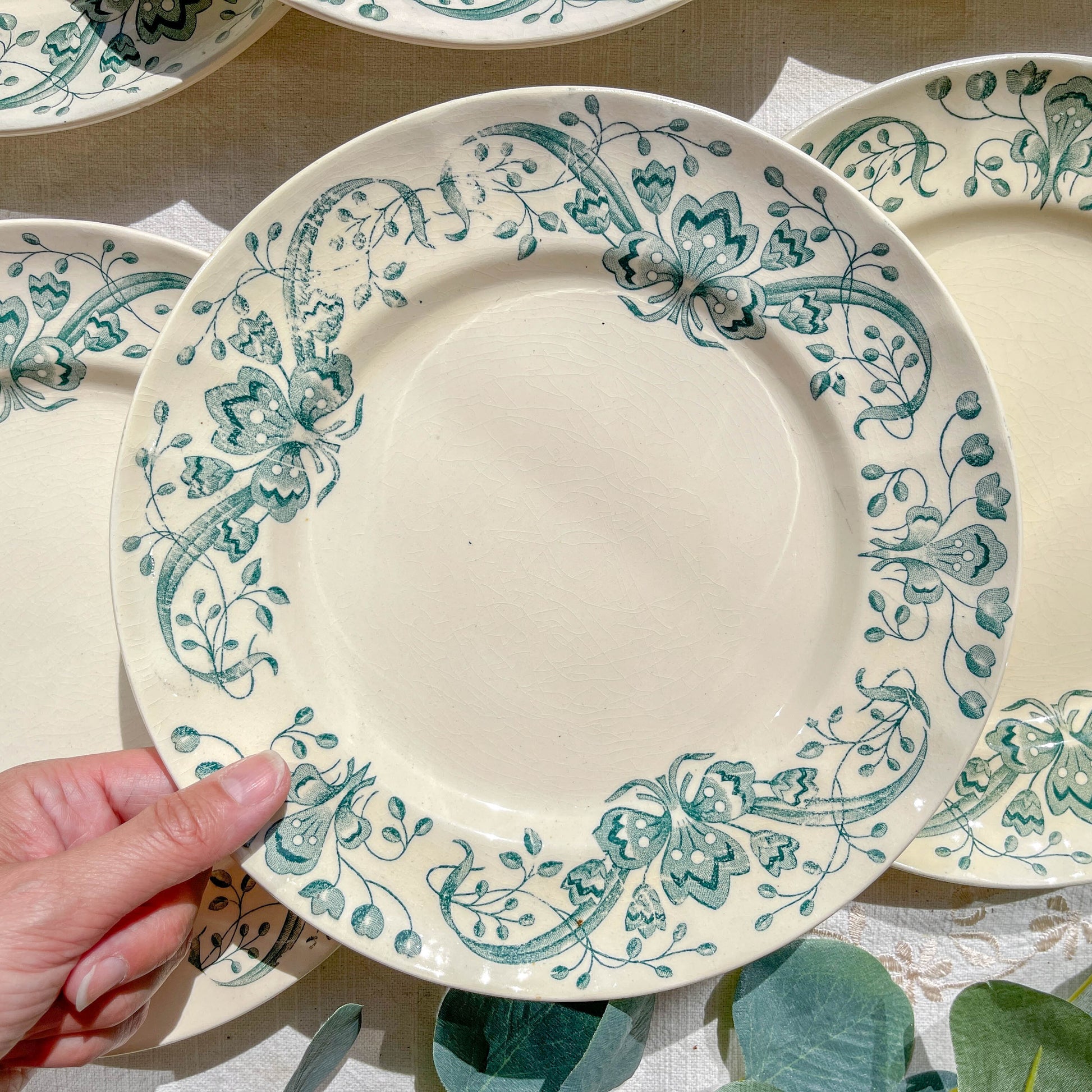 Lot de 8 Assiettes Plates Anciennes Terre de Fer "Figuig" – Longchamp XIXe