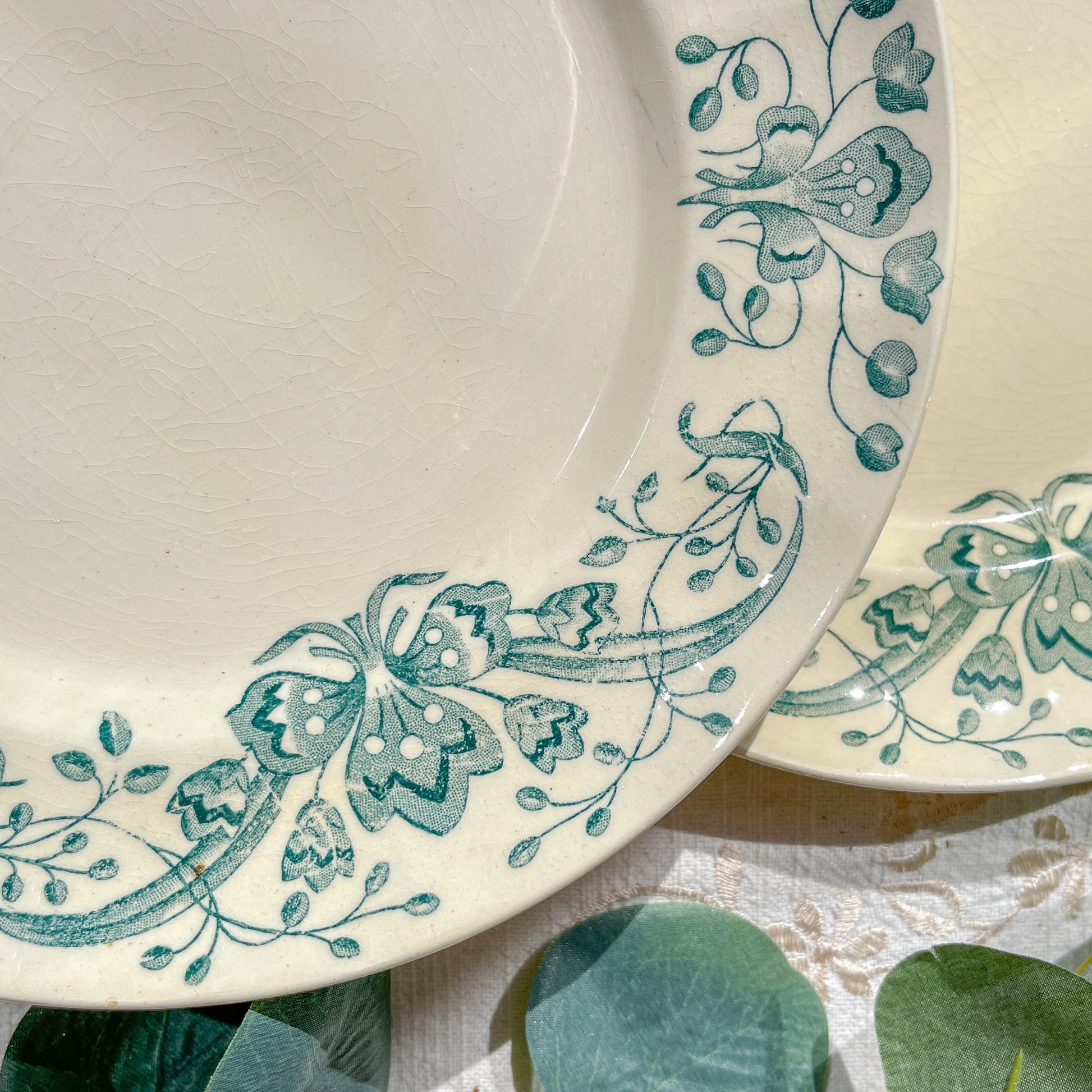 Lot de 8 Assiettes Plates Anciennes Terre de Fer "Figuig" – Longchamp XIXe