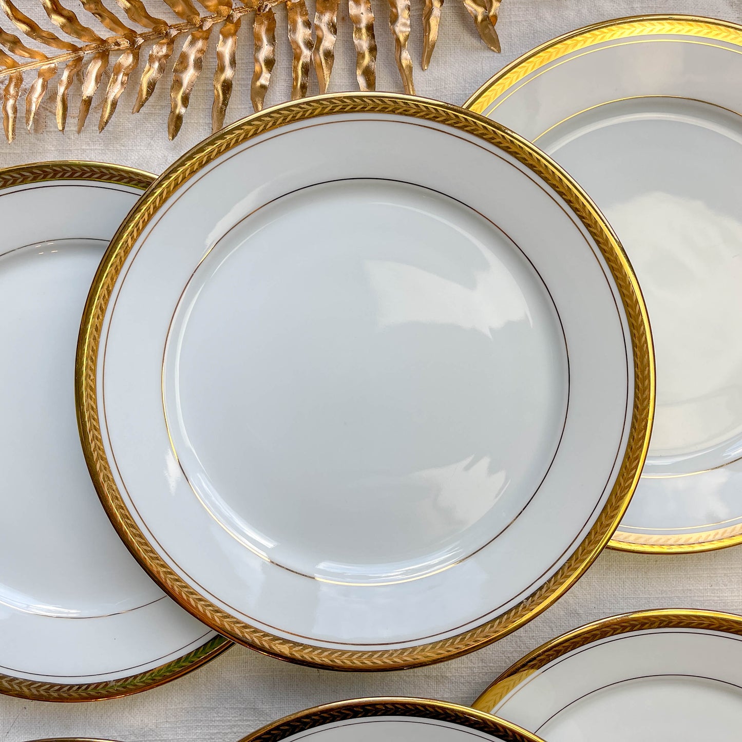 6 Petites assiettes vintage en porcelaine de Limoges blanche dorées