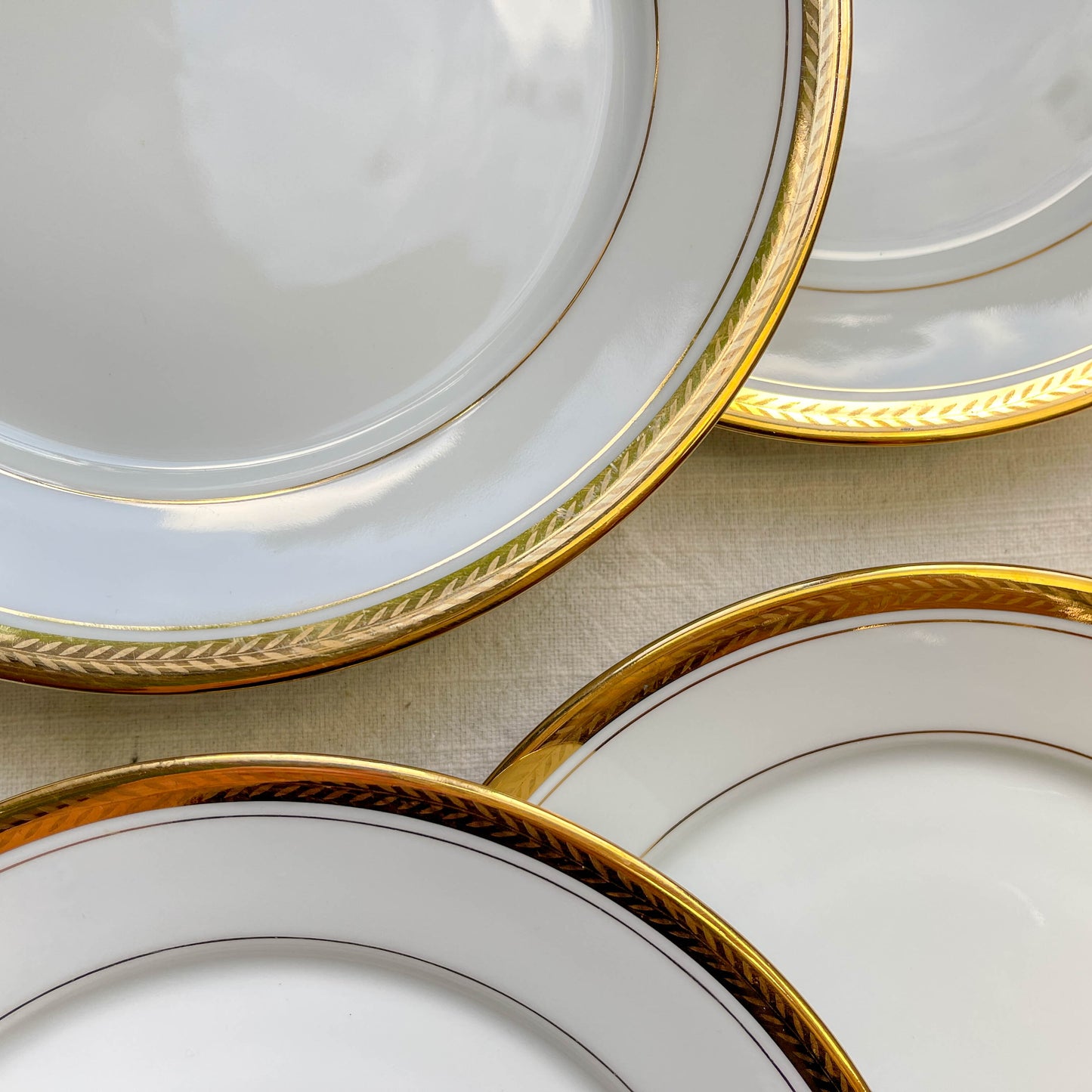 6 Petites assiettes vintage en porcelaine de Limoges blanche dorées