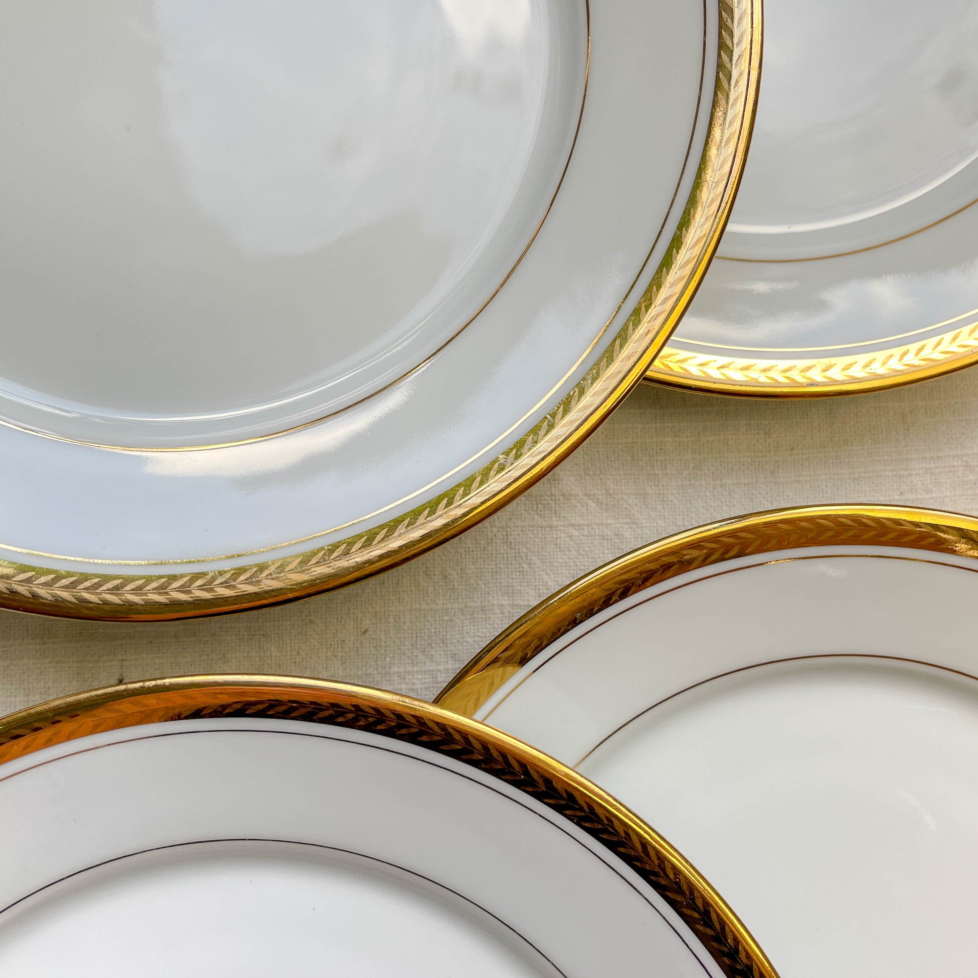 6 Petites assiettes vintage en porcelaine de Limoges blanche dorées