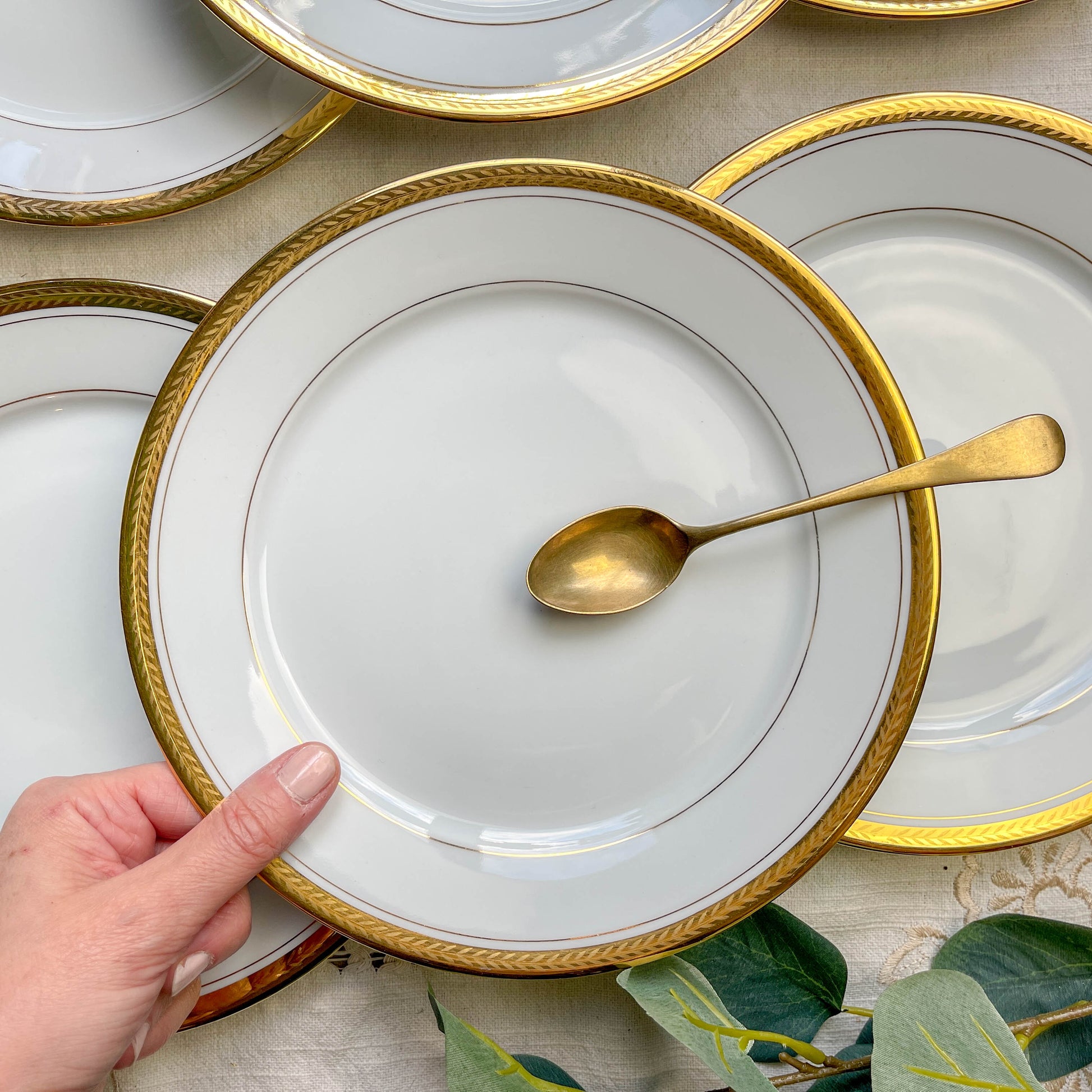6 Petites assiettes vintage en porcelaine de Limoges blanche dorées
