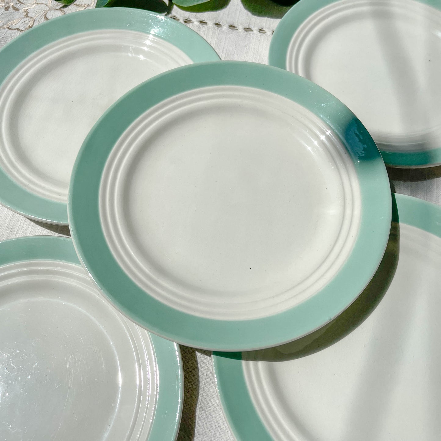 5 Petites assiettes vintage en porcelaine française blanches vertes Céranord