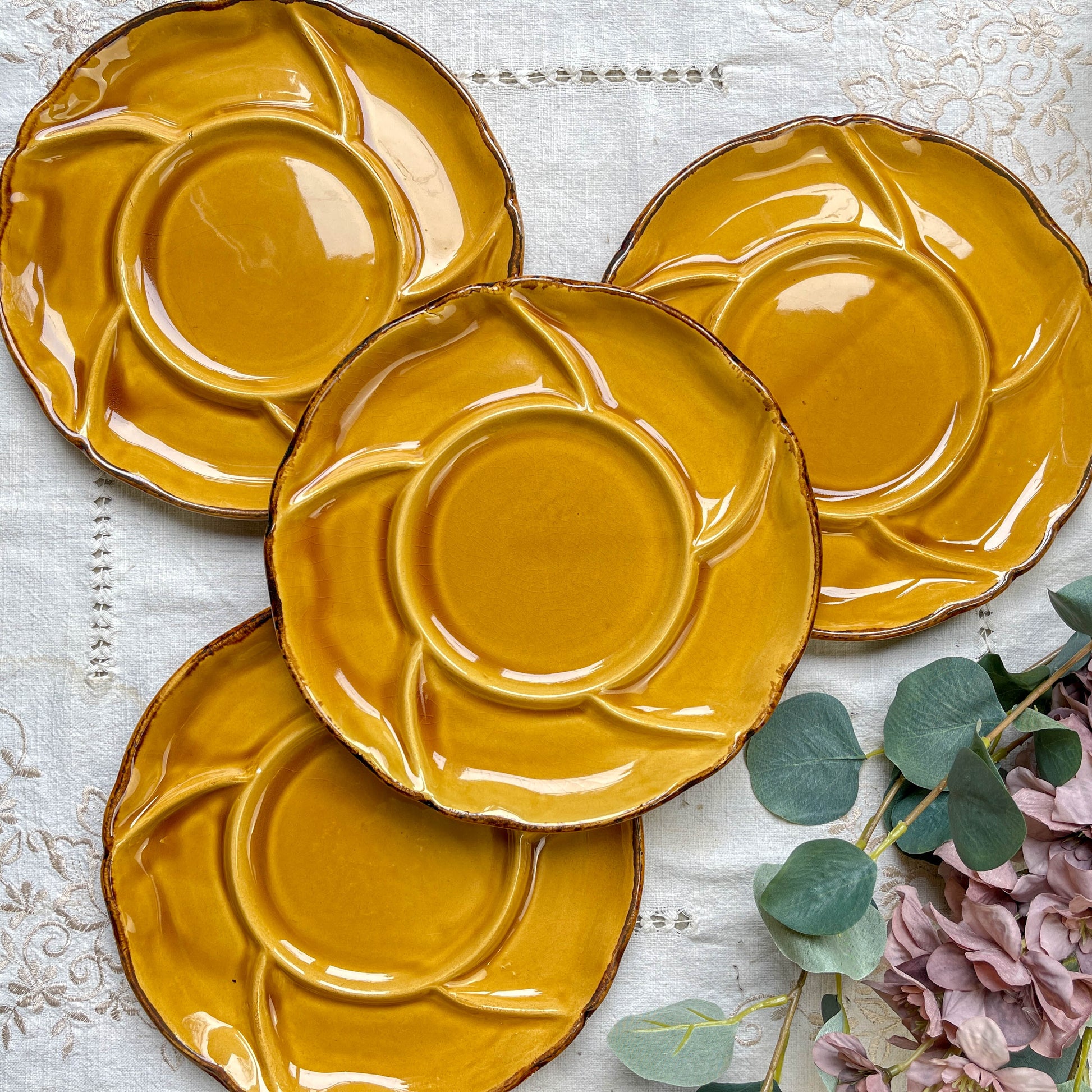 Assiettes à fondue vintage en céramique ADP France 1950, vaisselle compartimentée rétro, lot de 4