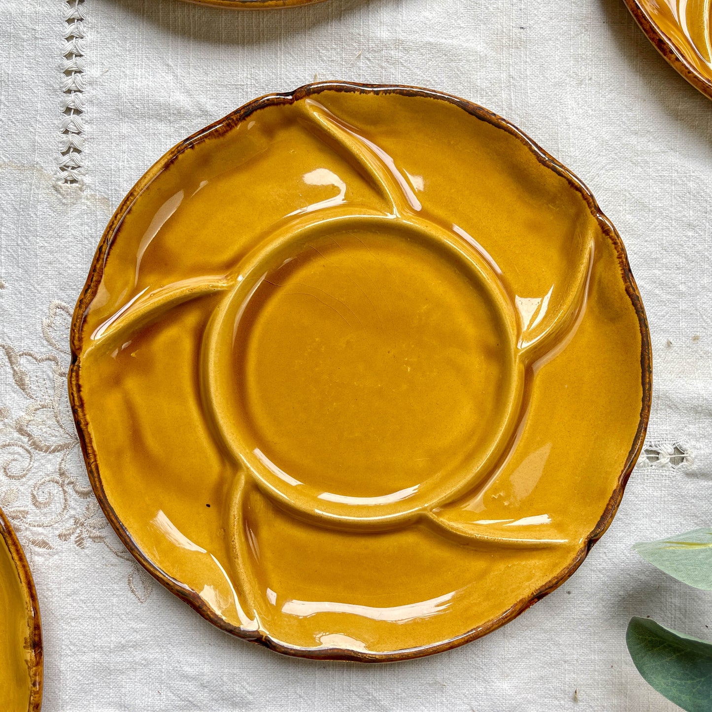 Assiettes à fondue vintage en céramique ADP France 1950, vaisselle compartimentée rétro, lot de 4