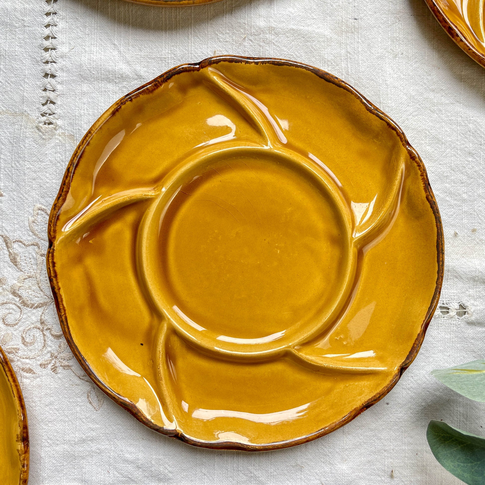 Assiettes à fondue vintage en céramique ADP France 1950, vaisselle compartimentée rétro, lot de 4