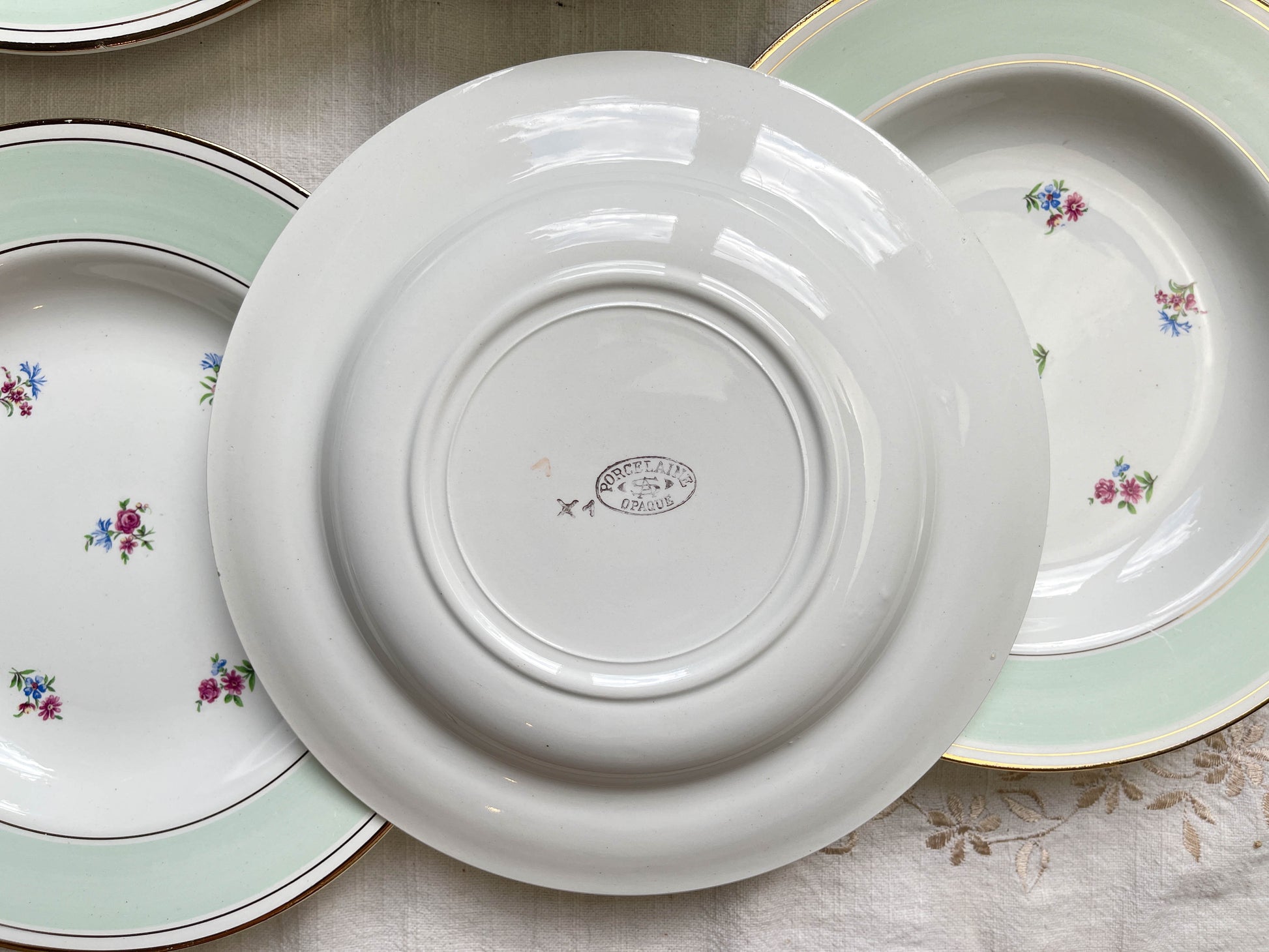 6 Assiettes à soupe vintage porcelaine blanche verte fleurie SALINS 66 de 1950s