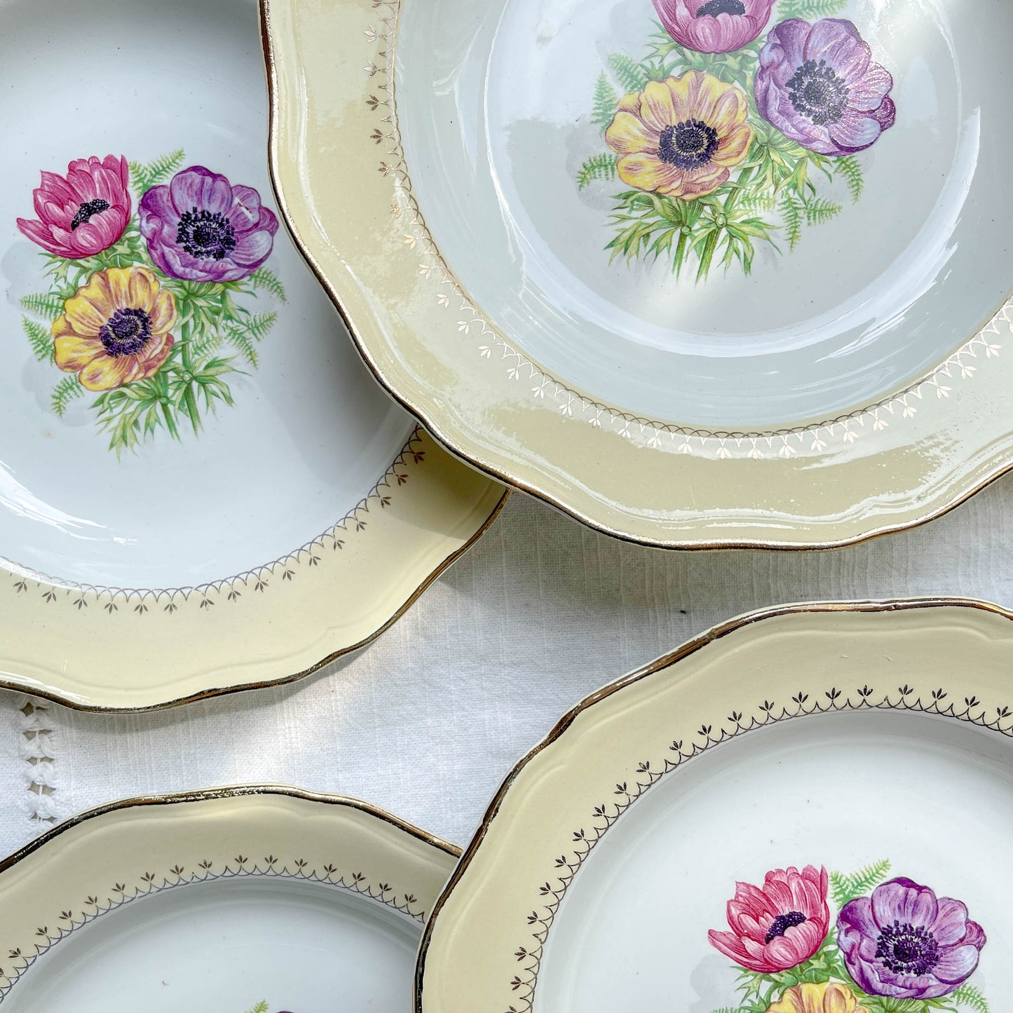 6 Assiettes creuses en porcelaine vintage motif fleuri blanche jaune doré L'Amandinoise "Coopélia" -Vaisselle vintage fleurie