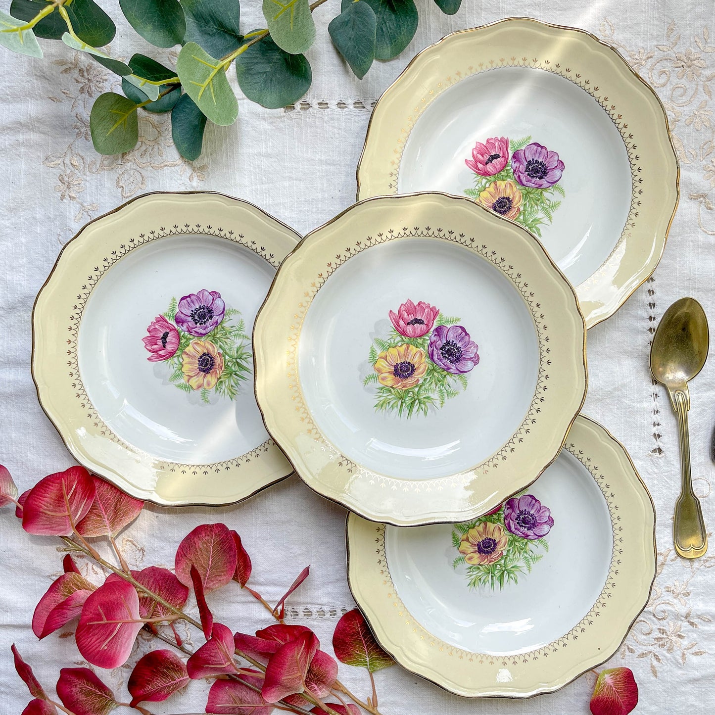 4 Assiettes creuses en porcelaine vintage motif fleuri blanche jaune doré L'Amandinoise "Coopélia"