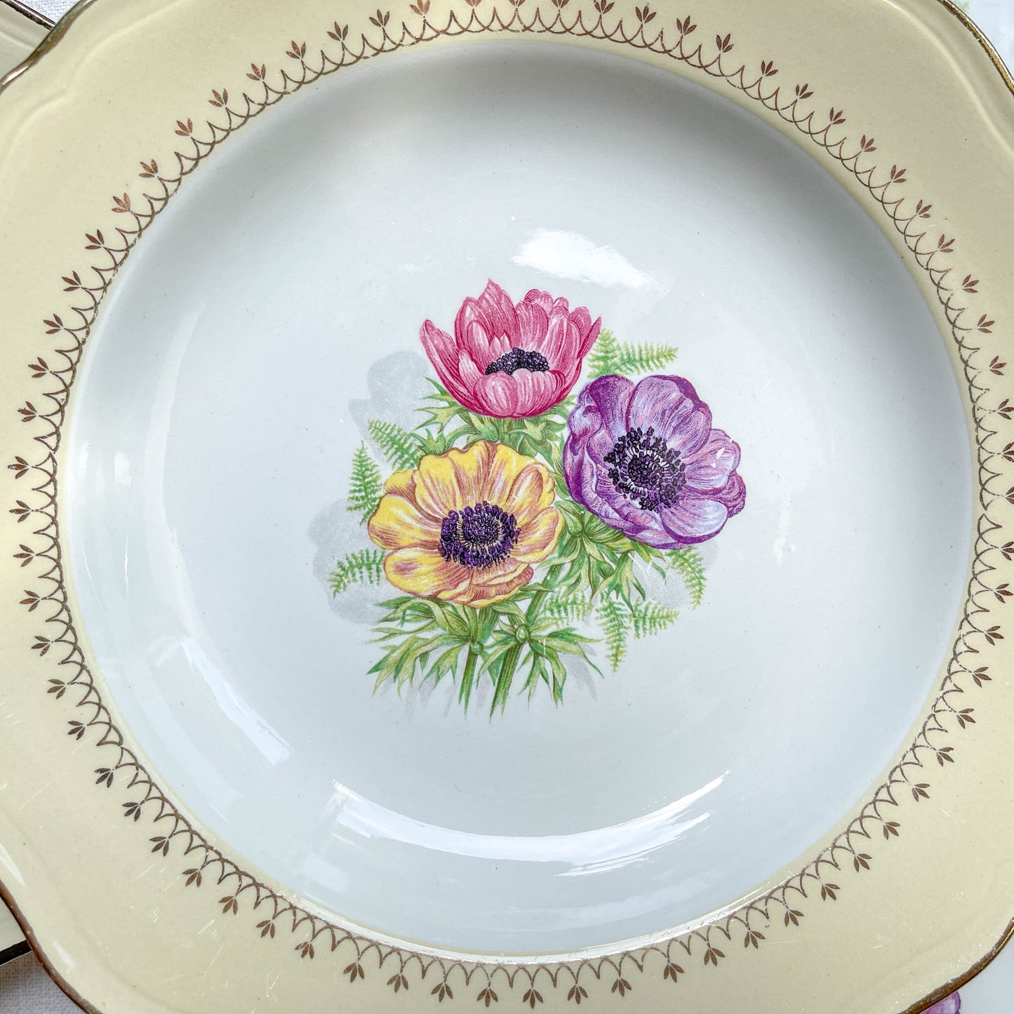 4 Assiettes creuses en porcelaine vintage motif fleuri blanche jaune doré L'Amandinoise "Coopélia"