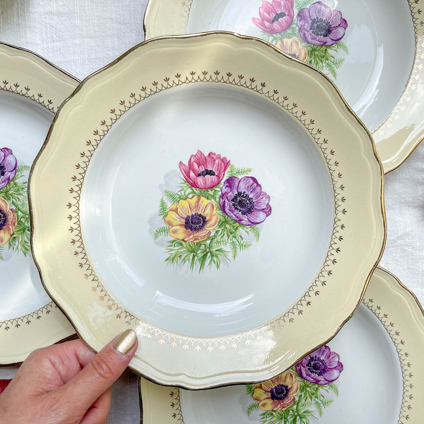 4 Assiettes creuses en porcelaine vintage motif fleuri blanche jaune doré L'Amandinoise "Coopélia"