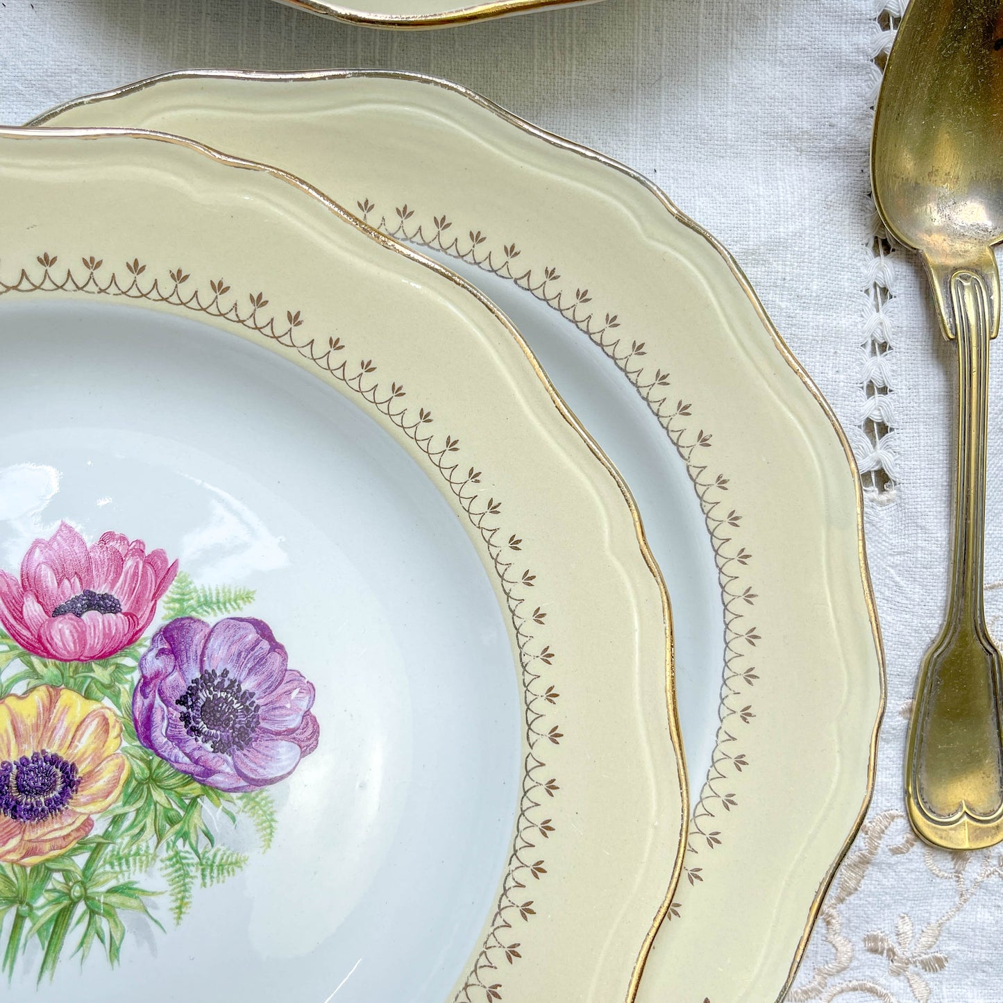 4 Assiettes creuses en porcelaine vintage motif fleuri blanche jaune doré L'Amandinoise "Coopélia"