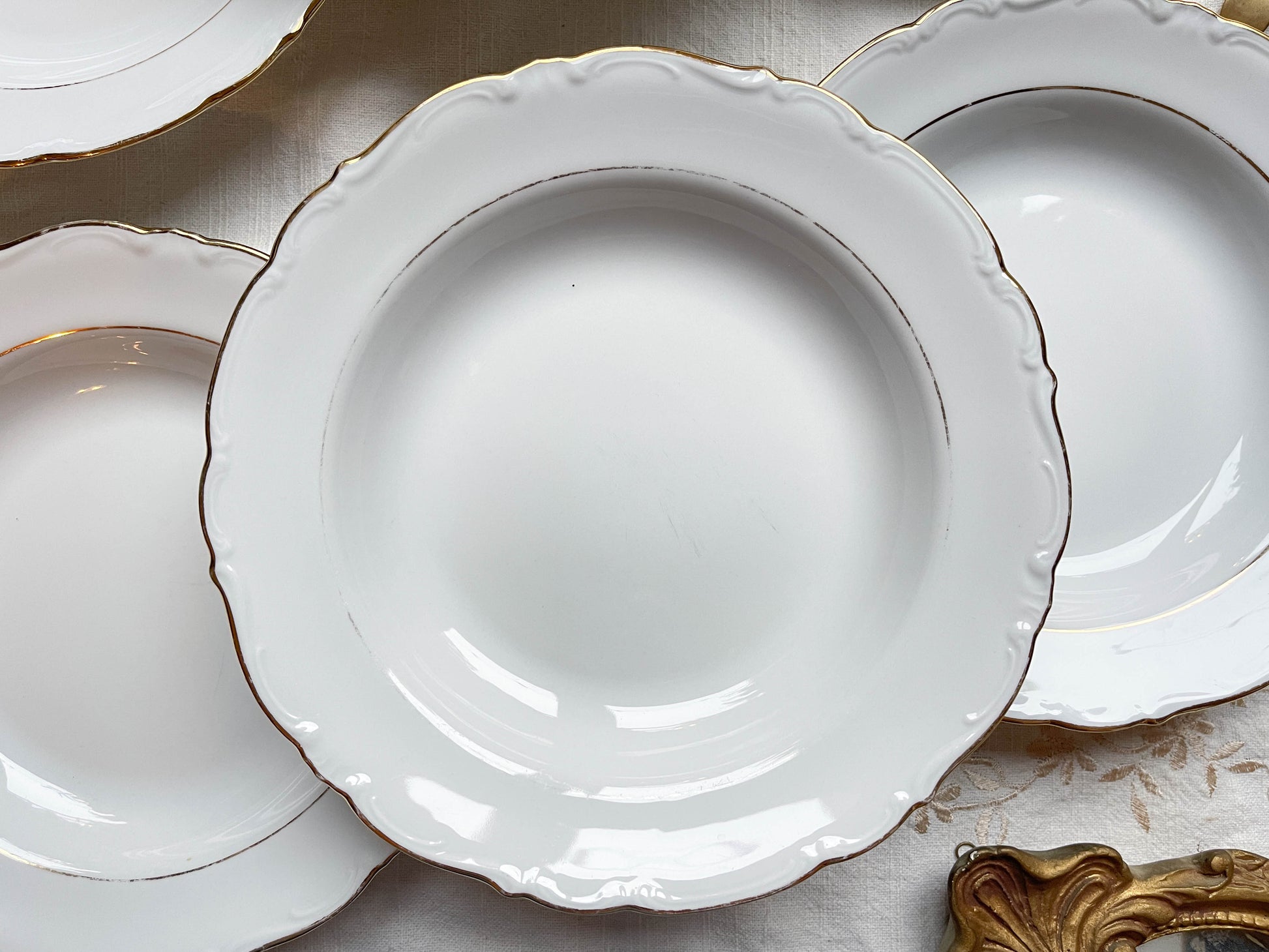 7 Assiettes creuses porcelaine blanche dorée Française Winterling BAVARIA