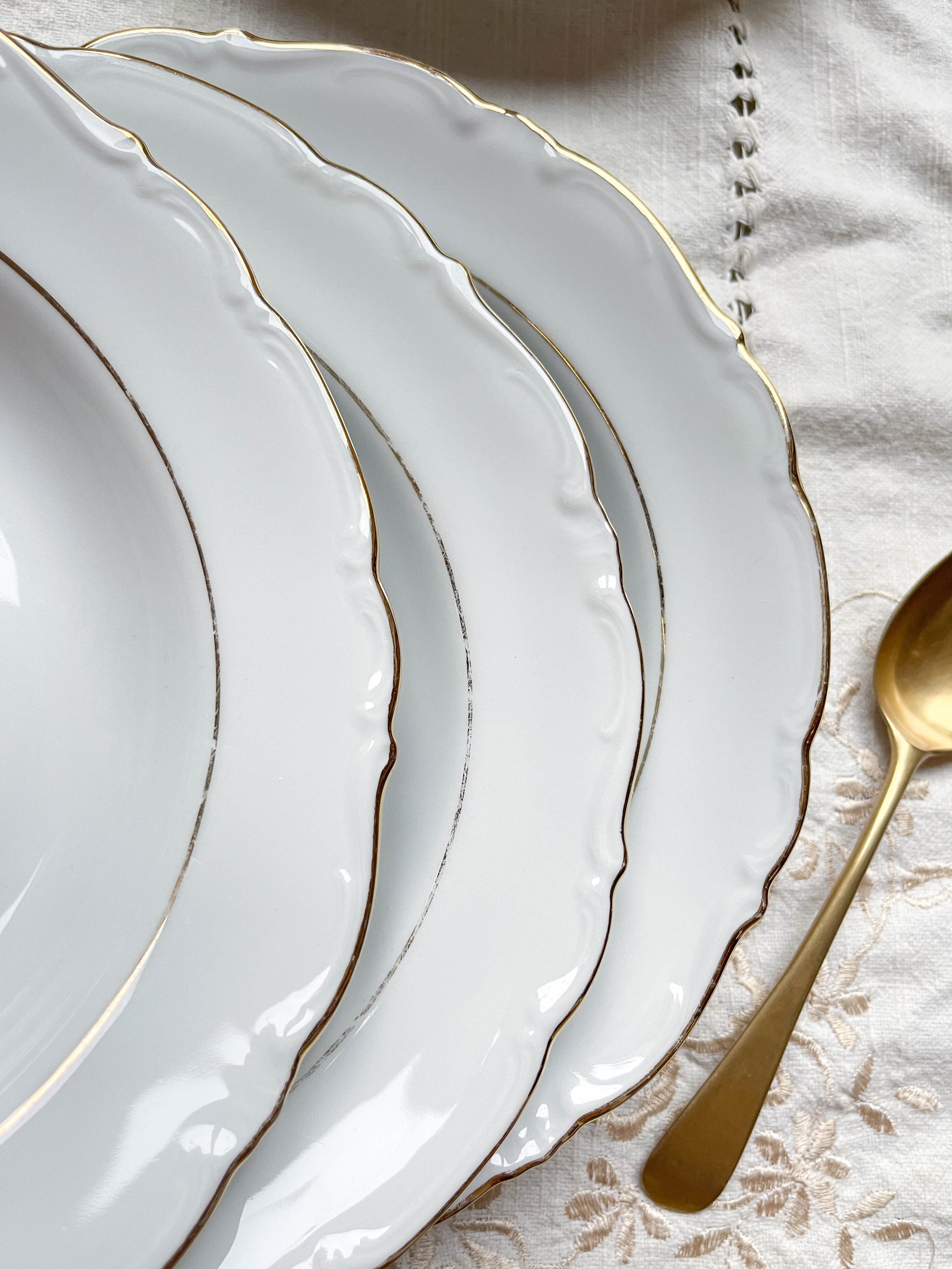 7 Assiettes creuses porcelaine blanche dorée Française Winterling BAVARIA