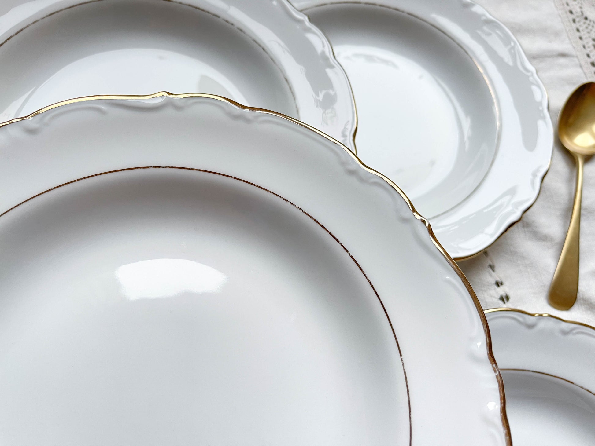 7 Assiettes creuses porcelaine blanche dorée Française Winterling BAVARIA