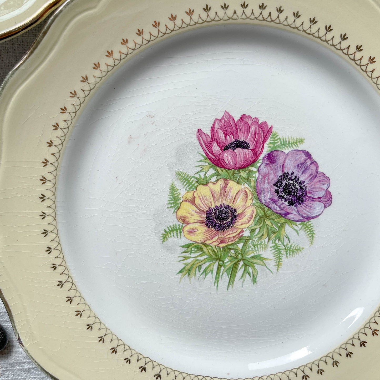 6 assiettes vintage en porcelaine française dépareillées – Jaune, vert, fleuri – Moulin des Loups - L'Amandinoise