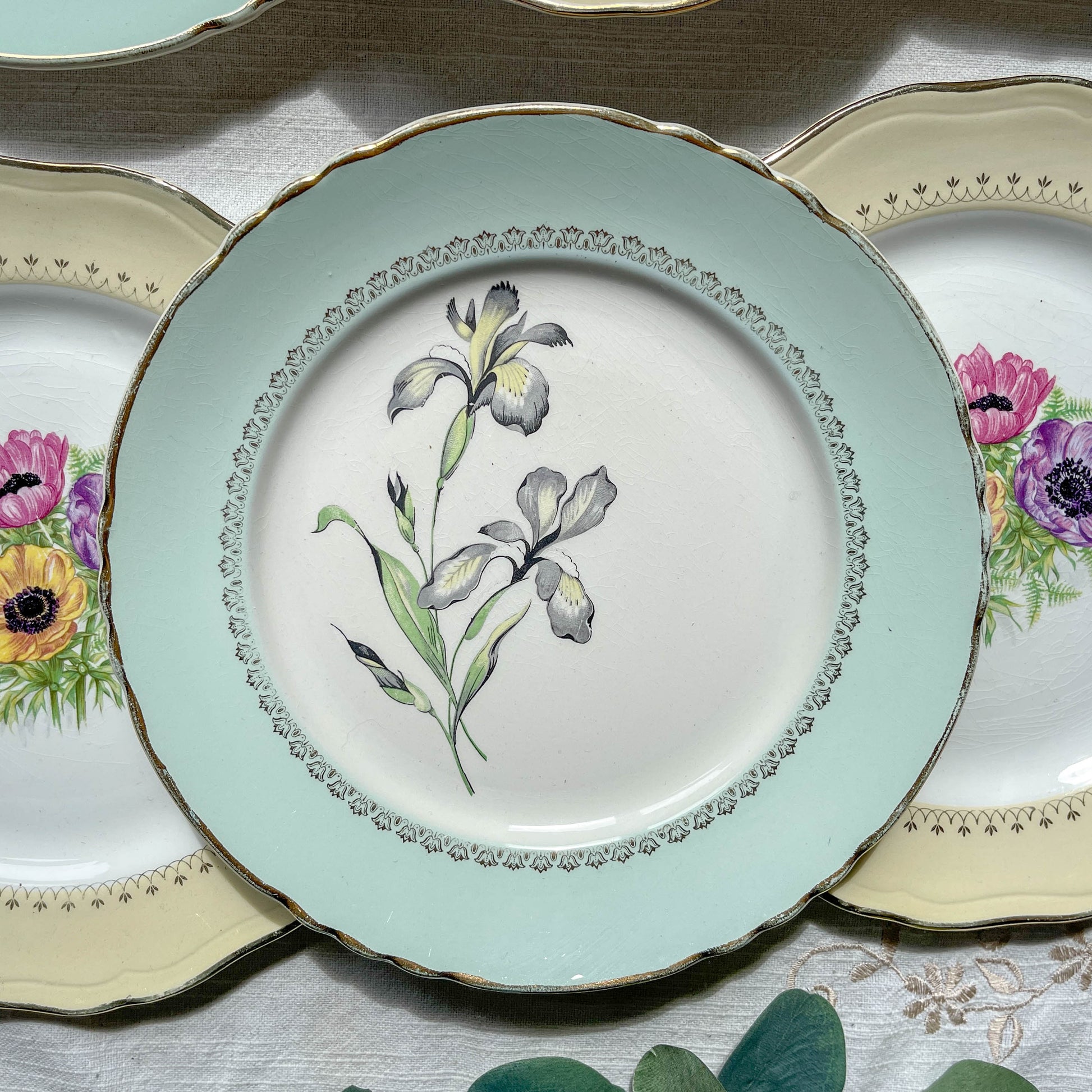 6 assiettes vintage en porcelaine française dépareillées – Jaune, vert, fleuri – Moulin des Loups - L'Amandinoise