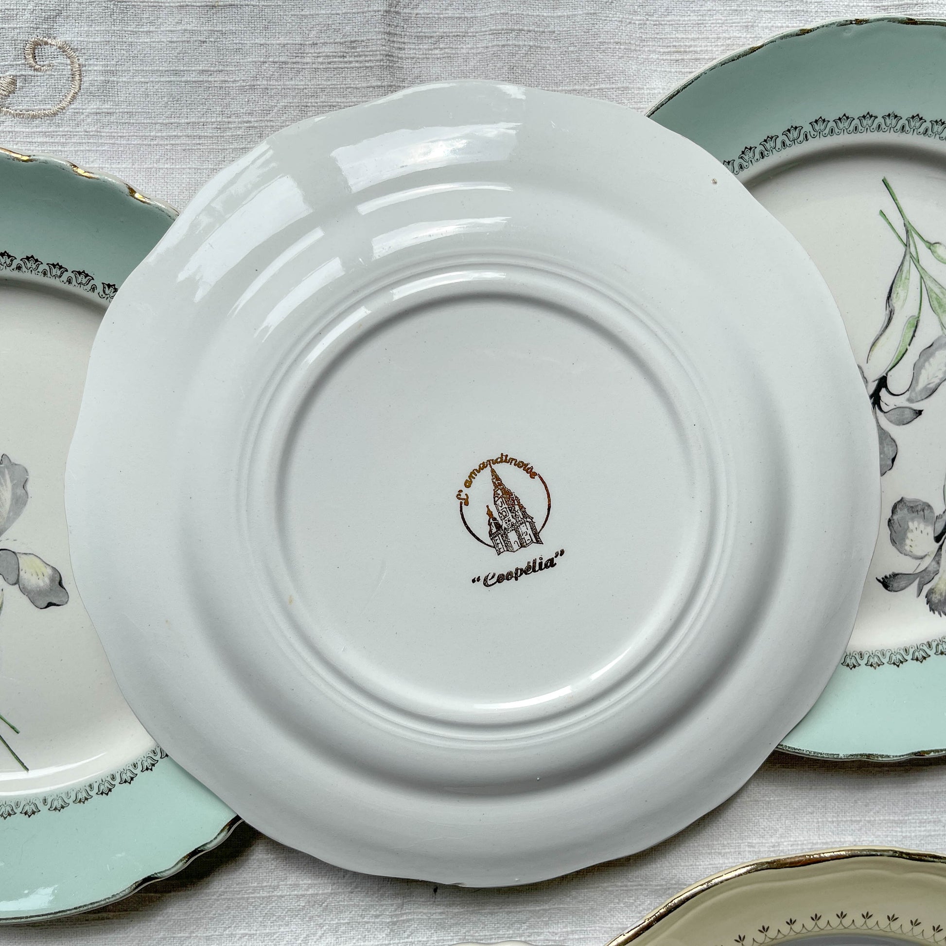 6 assiettes vintage en porcelaine française dépareillées – Jaune, vert, fleuri – Moulin des Loups - L'Amandinoise
