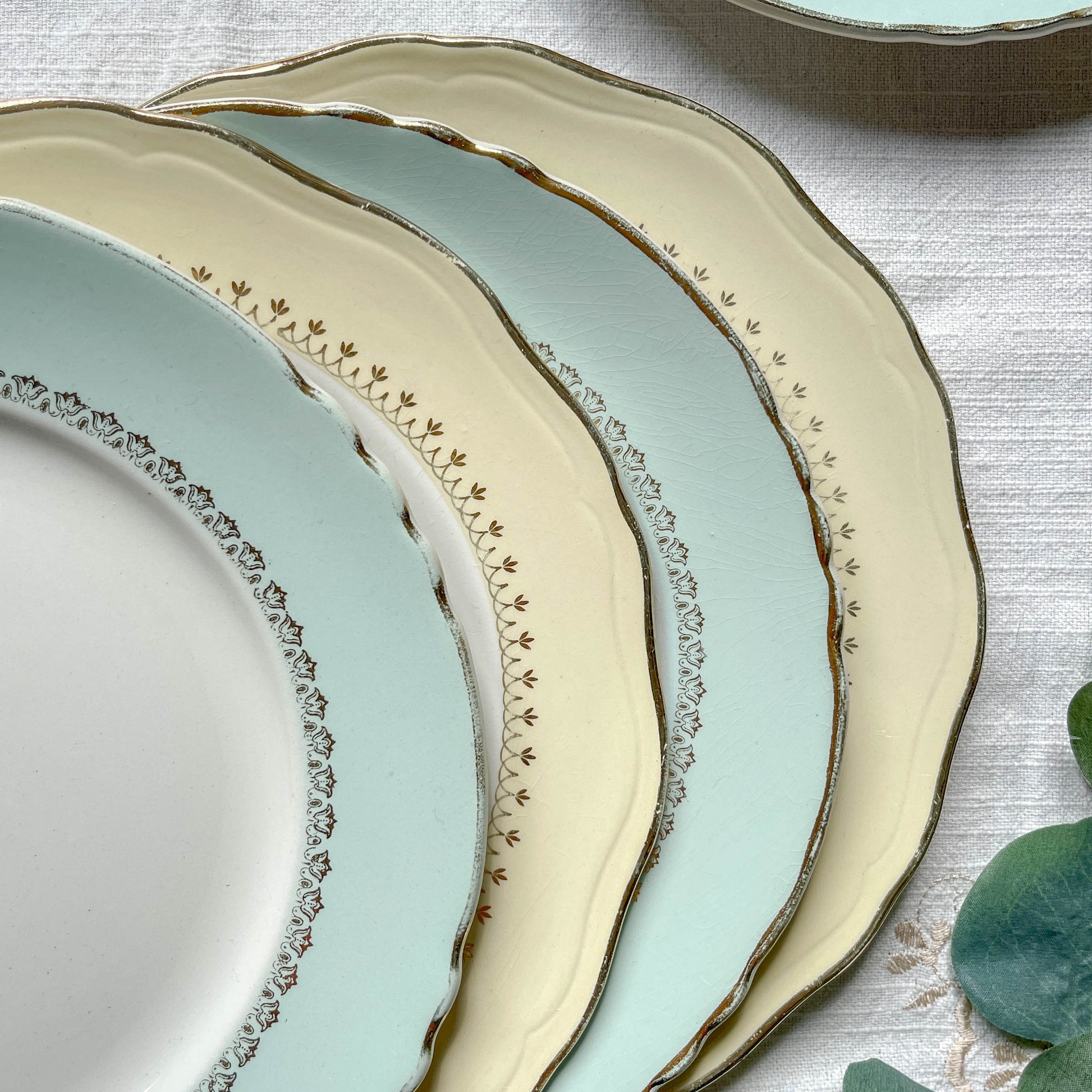 6 assiettes vintage en porcelaine française dépareillées – Jaune, vert, fleuri – Moulin des Loups - L'Amandinoise