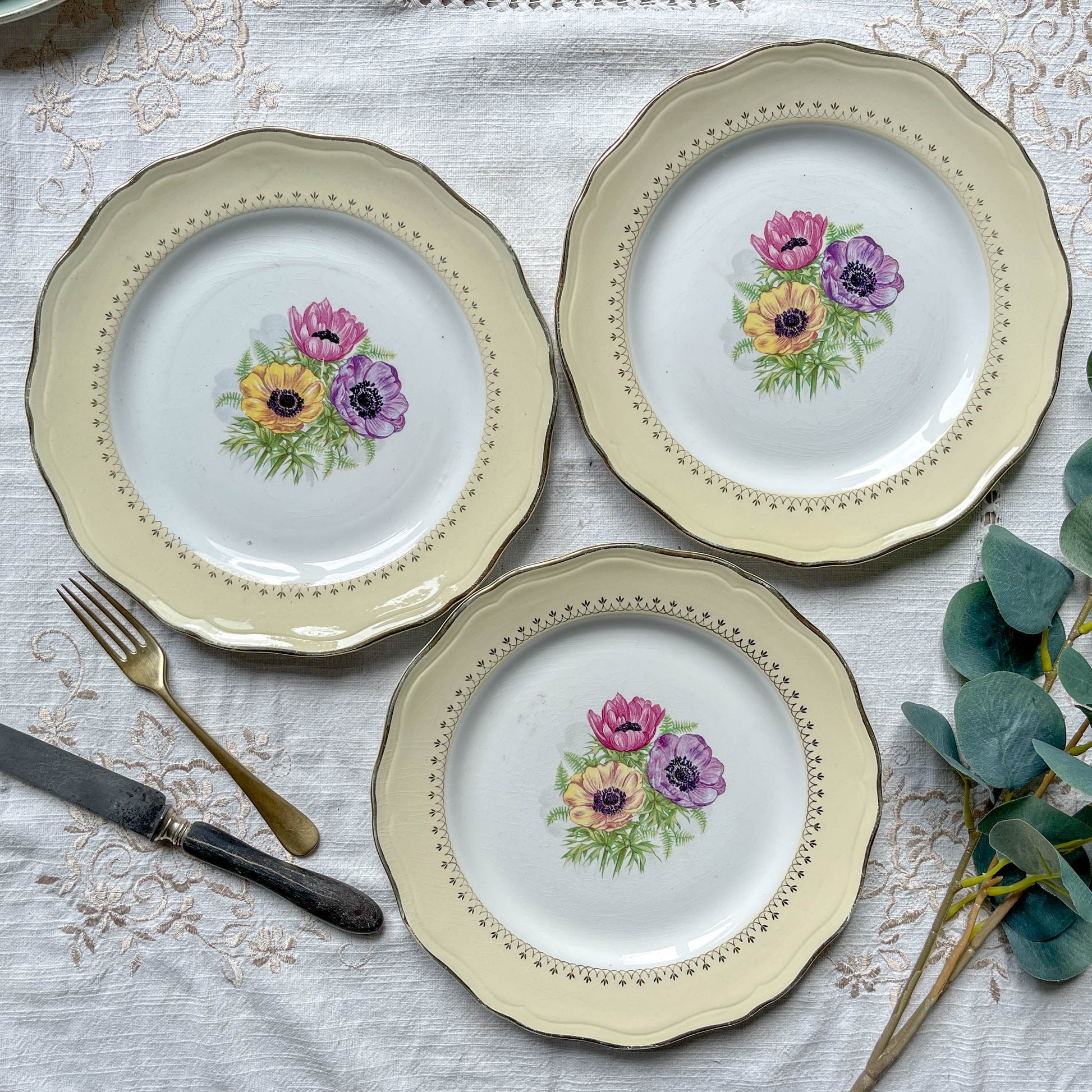6 assiettes vintage en porcelaine française dépareillées – Jaune, vert, fleuri – Moulin des Loups - L'Amandinoise