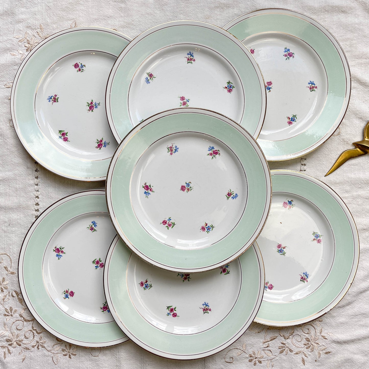 7 Assiettes plates en faïence blanche verte dorée fleuries SALINS 66 made in France