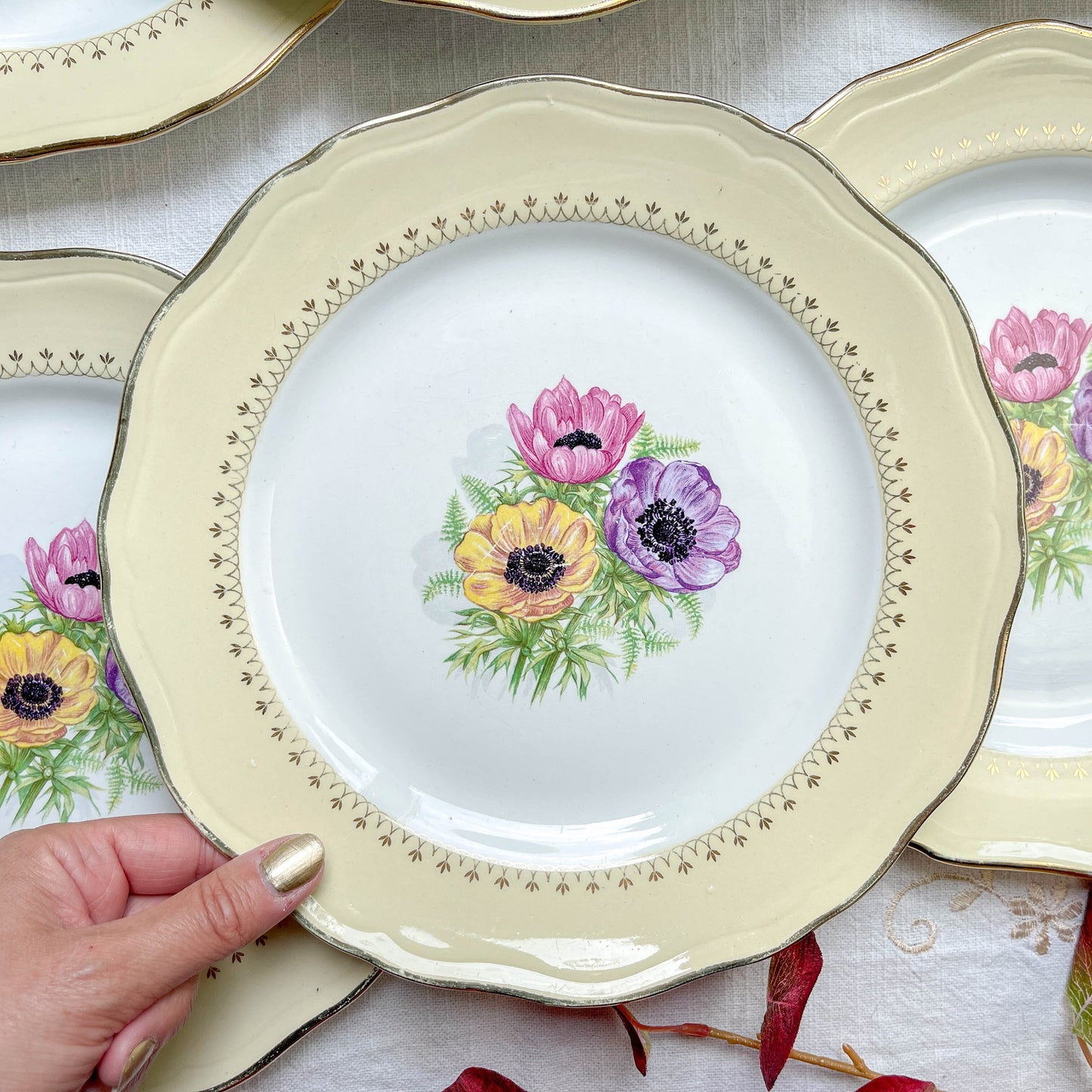 6 Assiettes plates en porcelaine vintage motif fleuri blanche jaune doré L'Amandinoise "Coopélia" -Vaisselle vintage fleurie